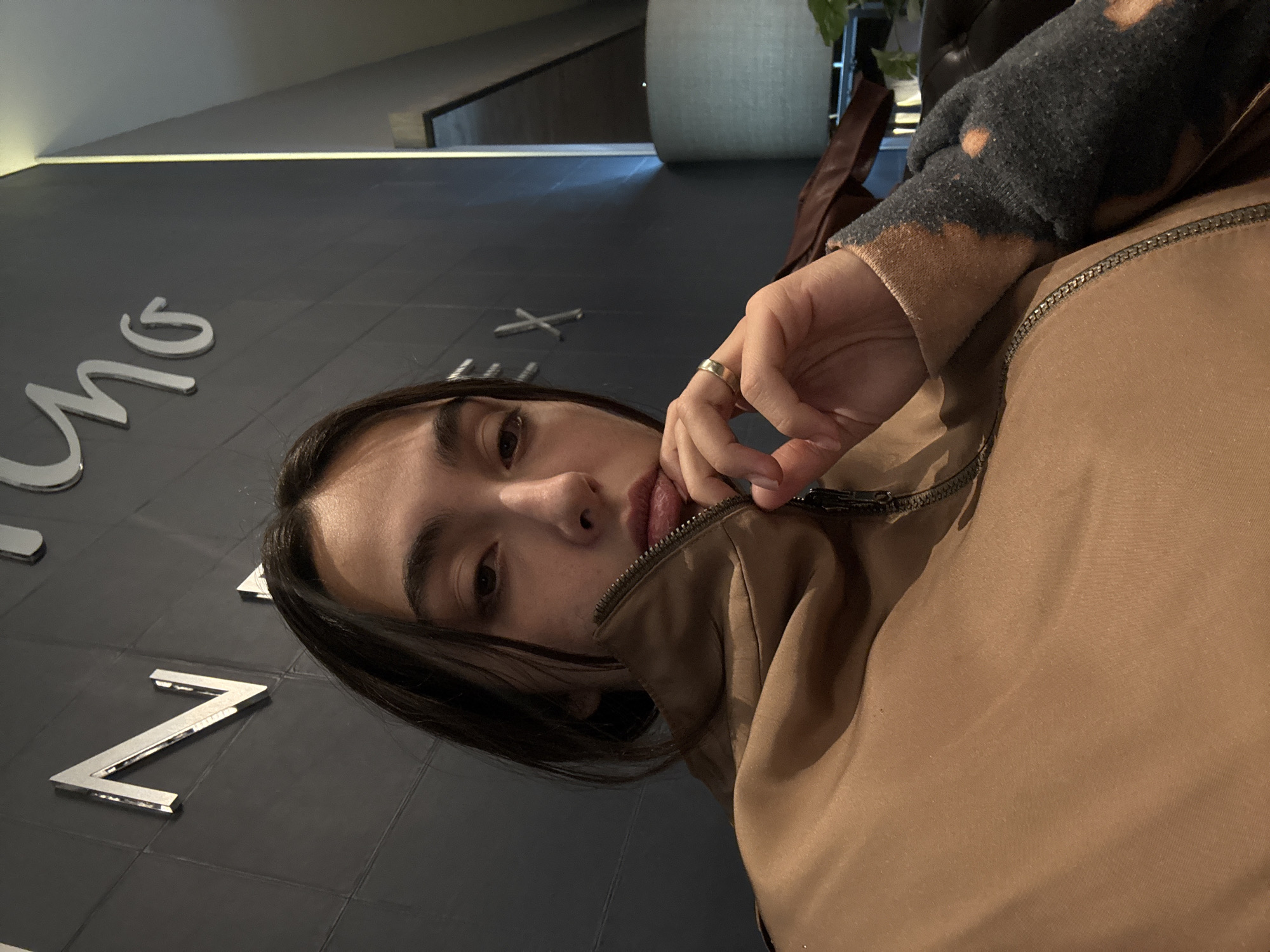 Person observed in Mexico City commercial lounge area