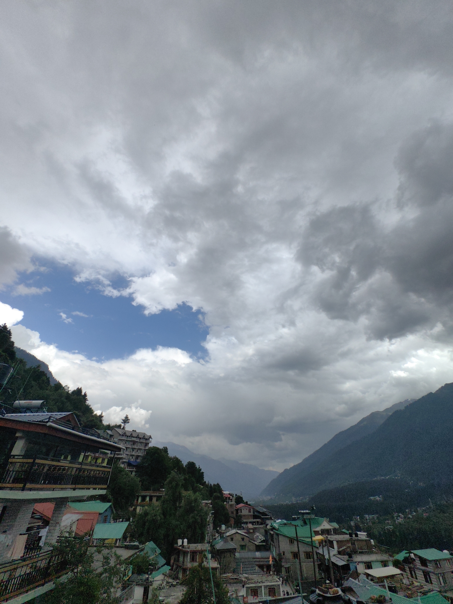 Storm sweeps through Vashisht village in Himalayan valley