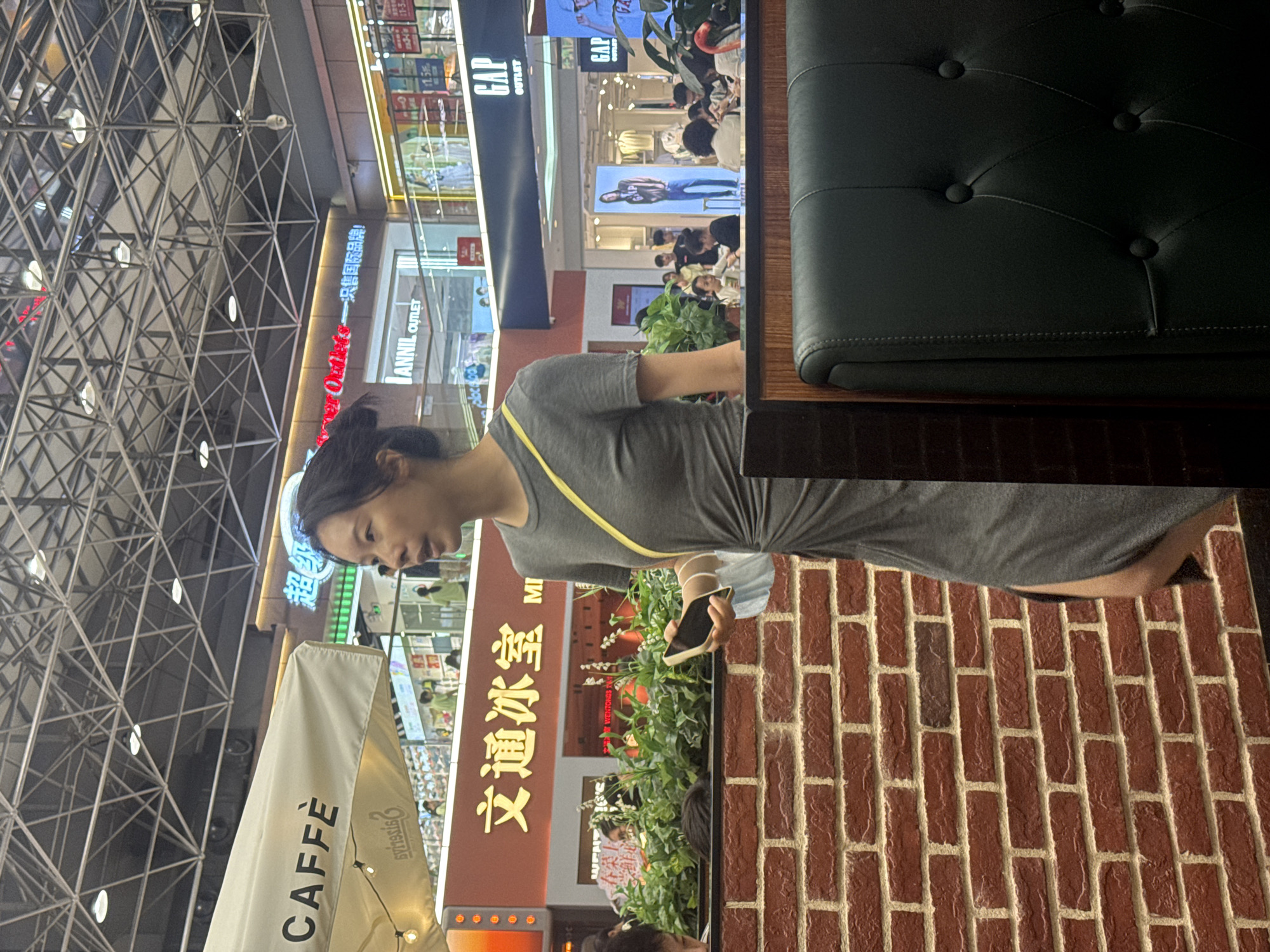 Sunday morning shopping and dining scenes in Haizhu District