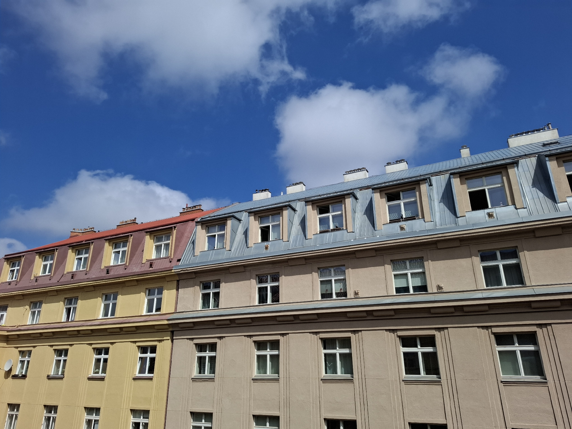 Morning street-level and rooftop views of a residential city block
