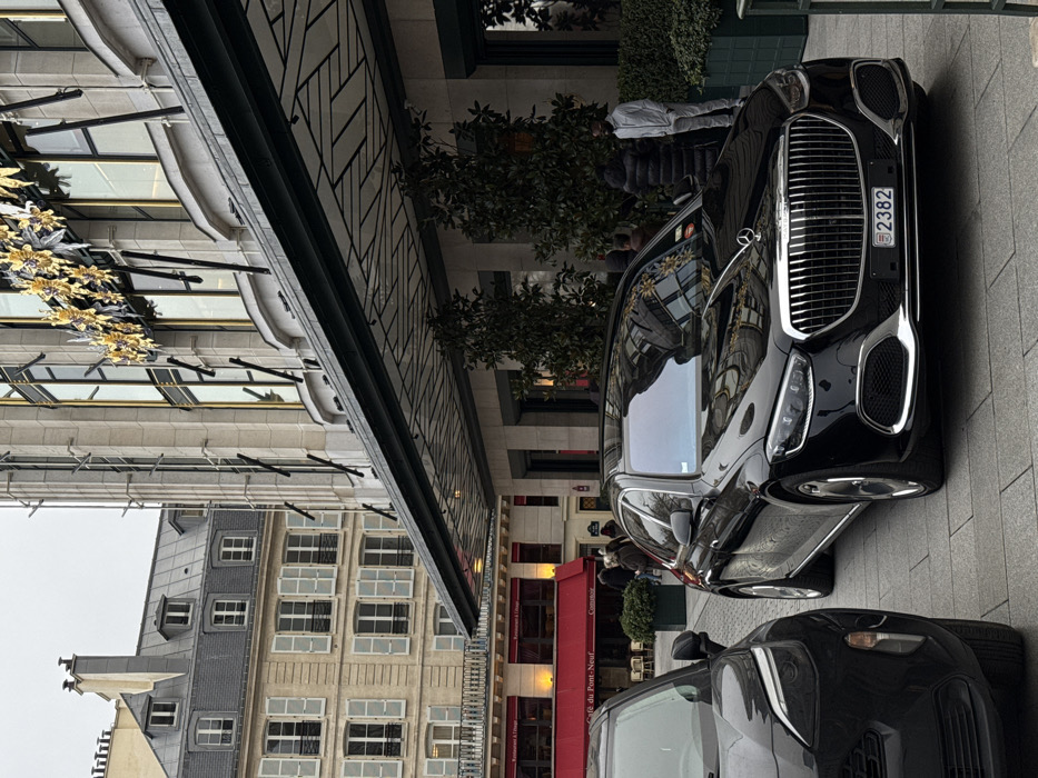 Afternoon street life documented in central Paris district