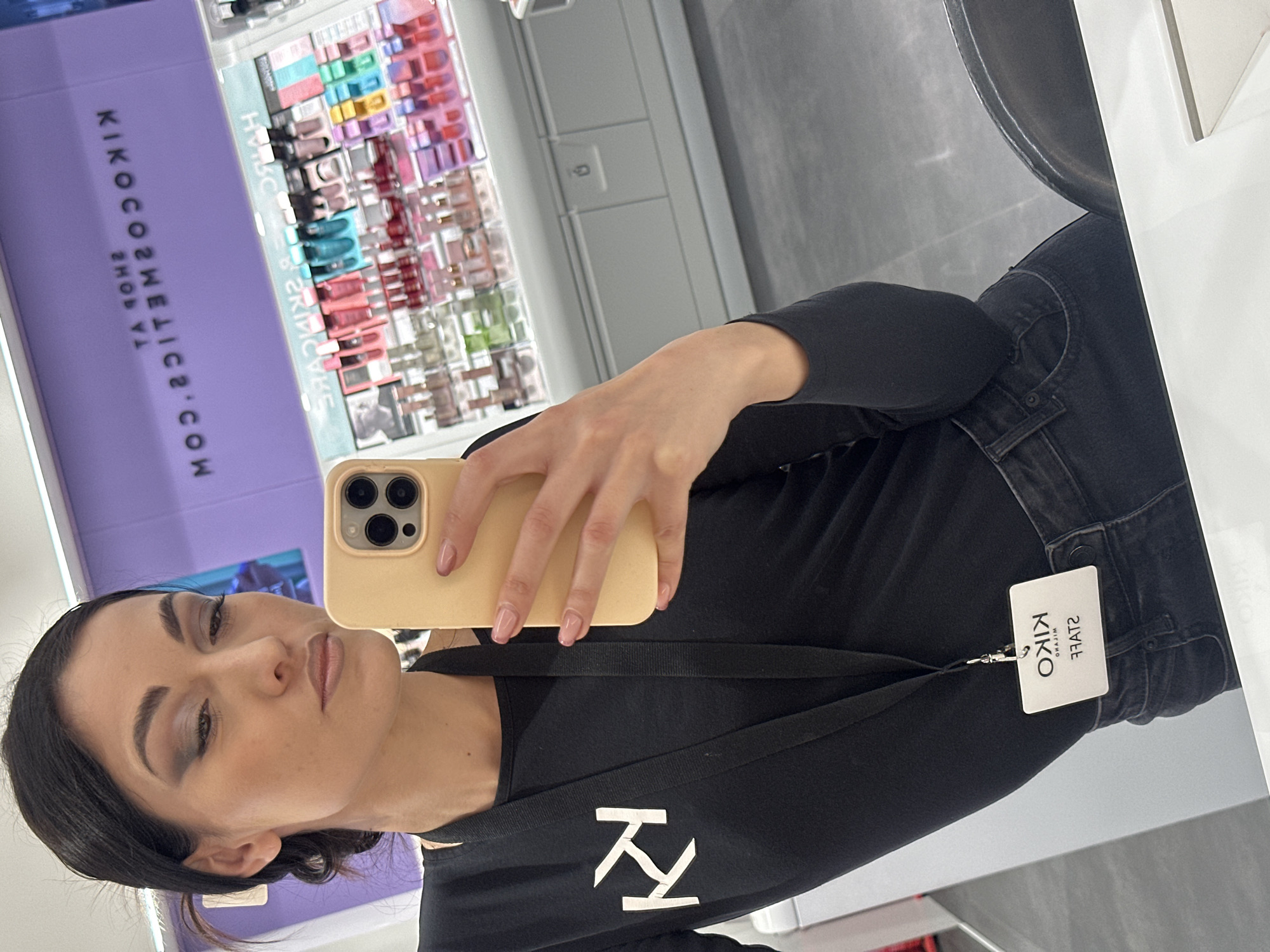 KIKO Milano employee takes selfies during work shift
