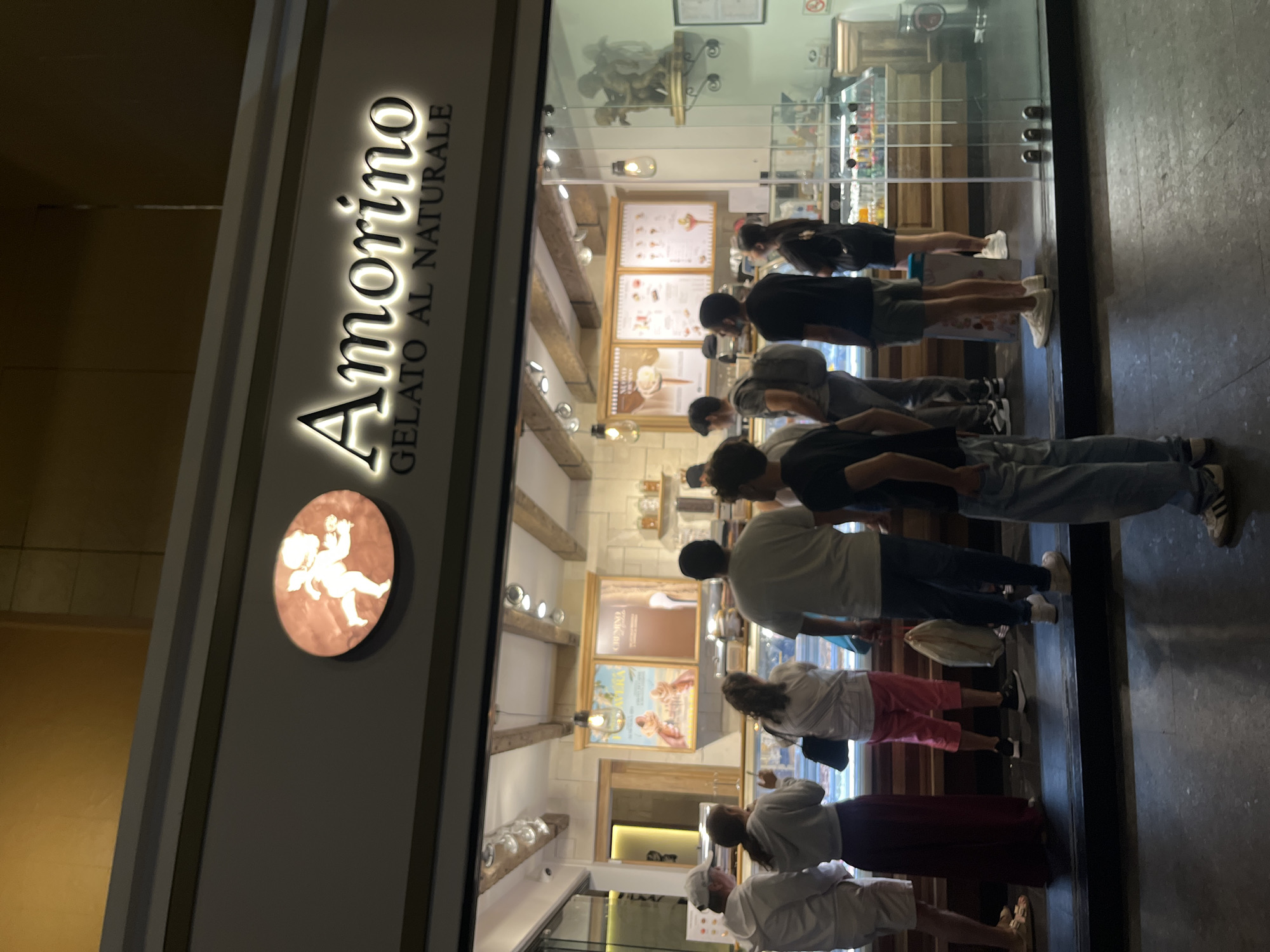 Late-night casual outing documented across Puebla shopping and dining venues