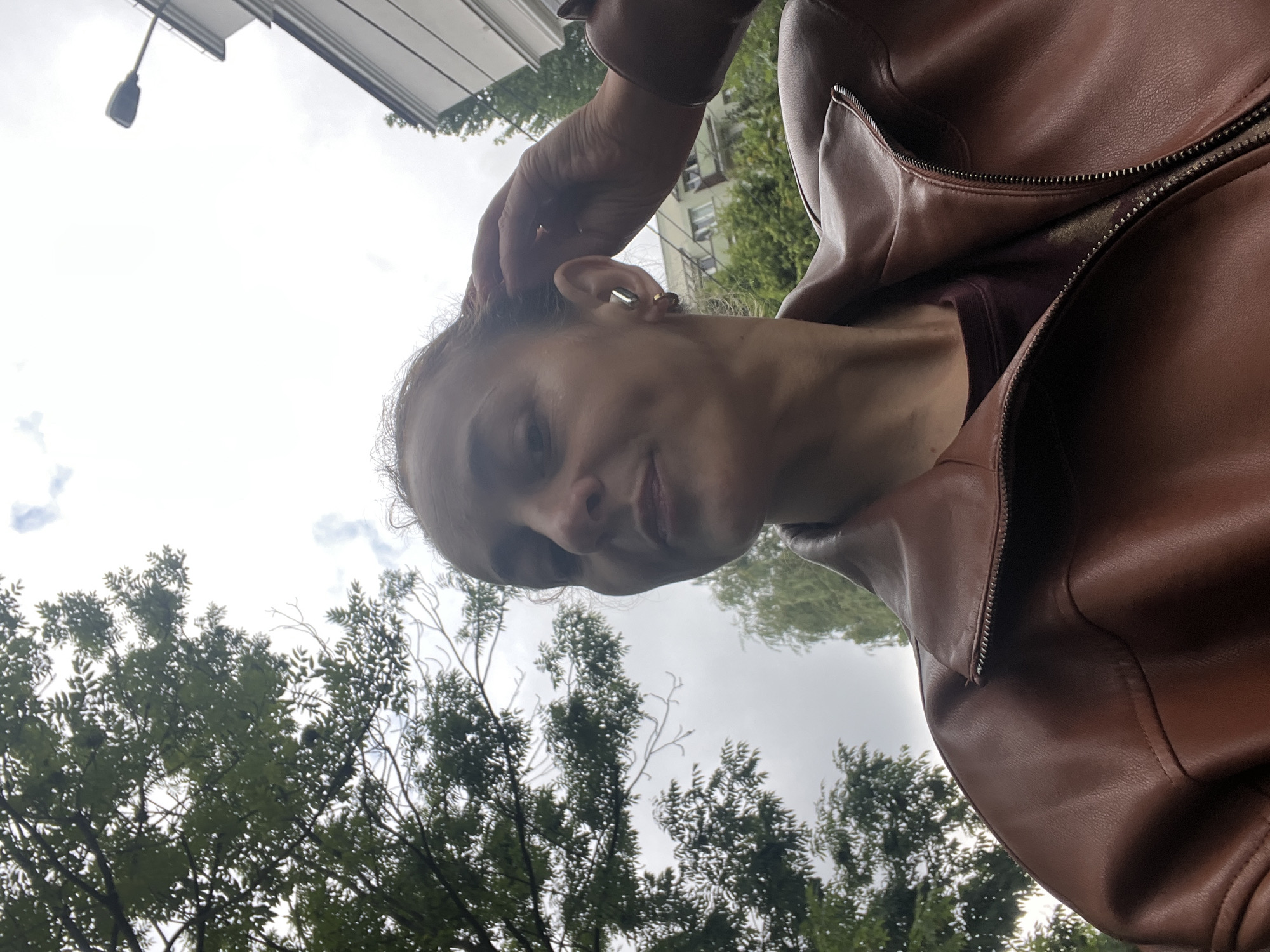 Overcast city outing with selfies, street scenes, and a giraffe balloon