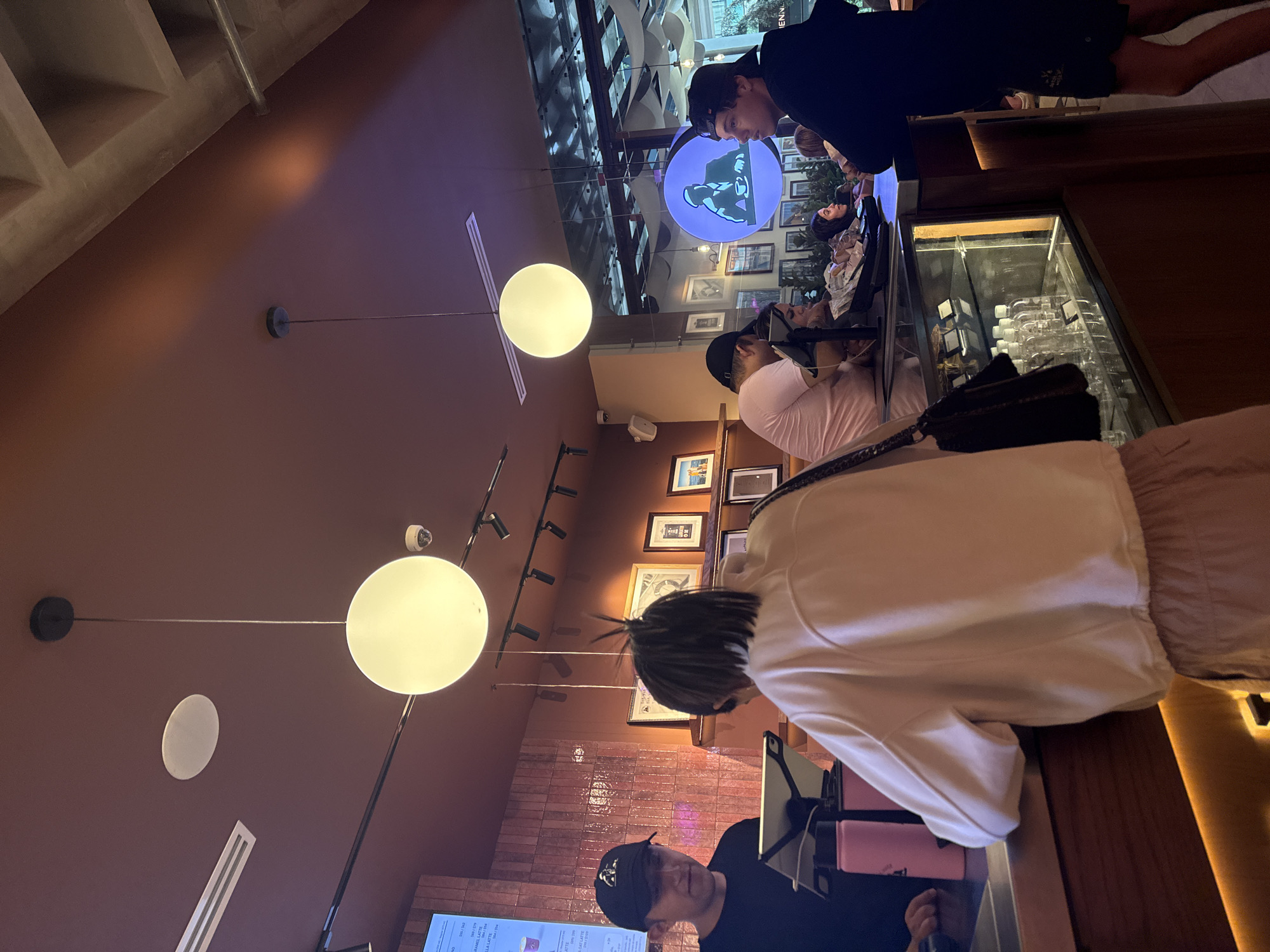 Routine café activity documented at Mexico City Joe & Juice