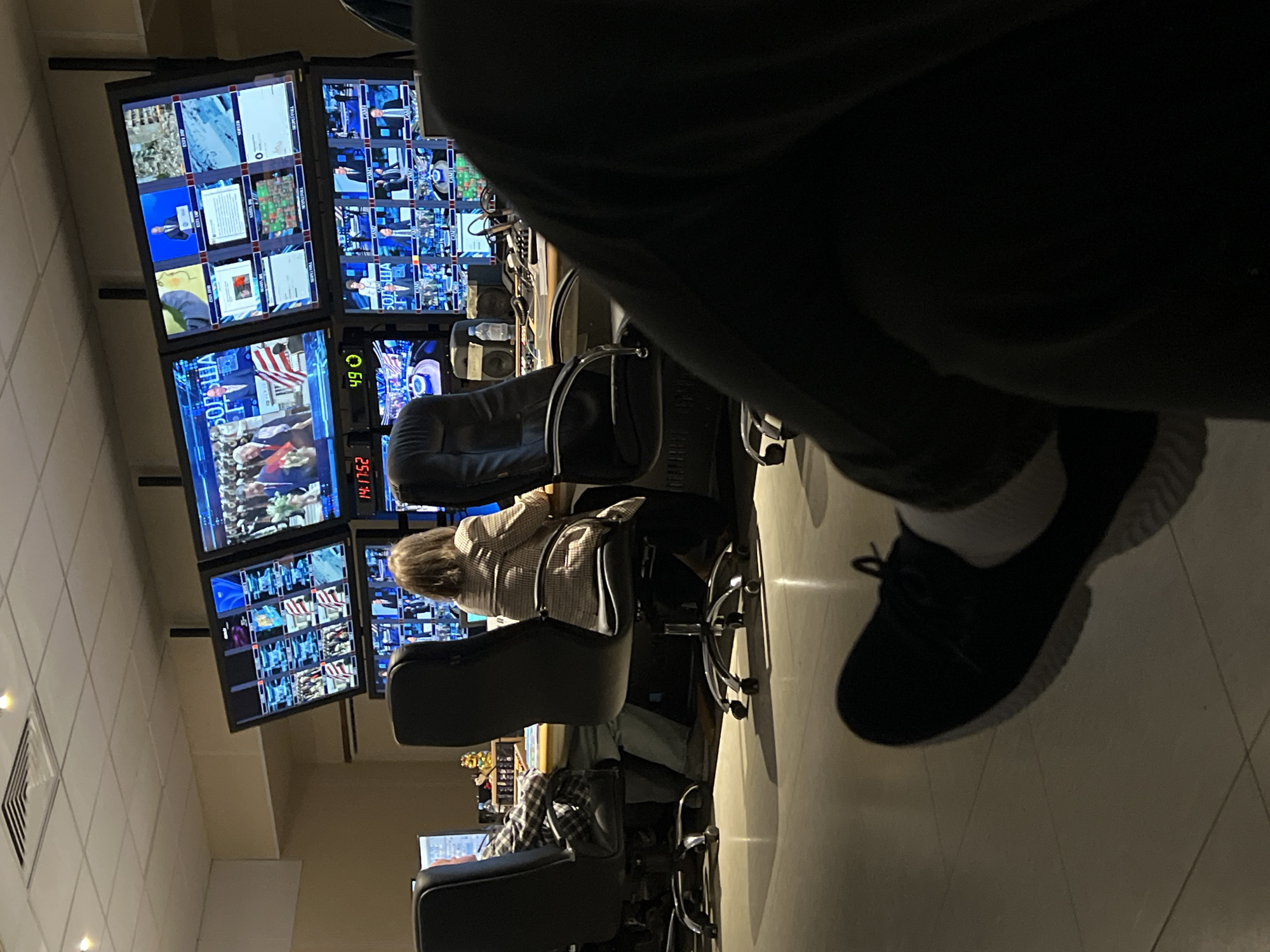 Newsroom activity and street scenes documented in Khimki, Russia