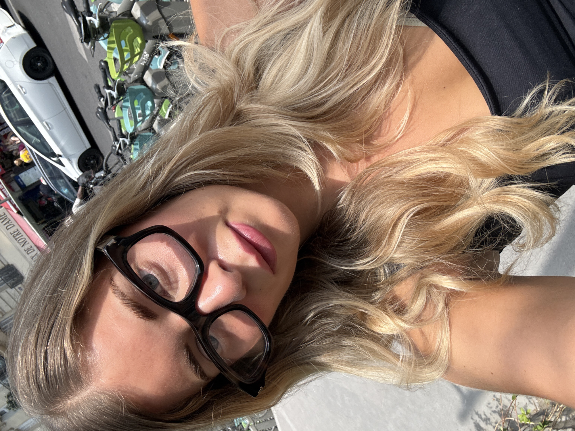 Selfie duo, Paris streets, summer afternoon.