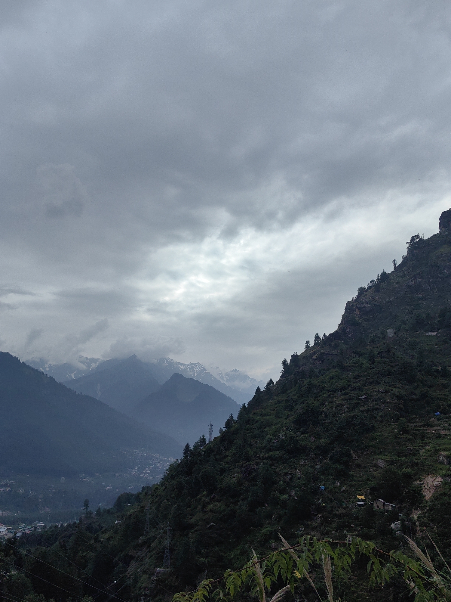 Morning walk through Prini's forests, viewpoints, and hillside structures