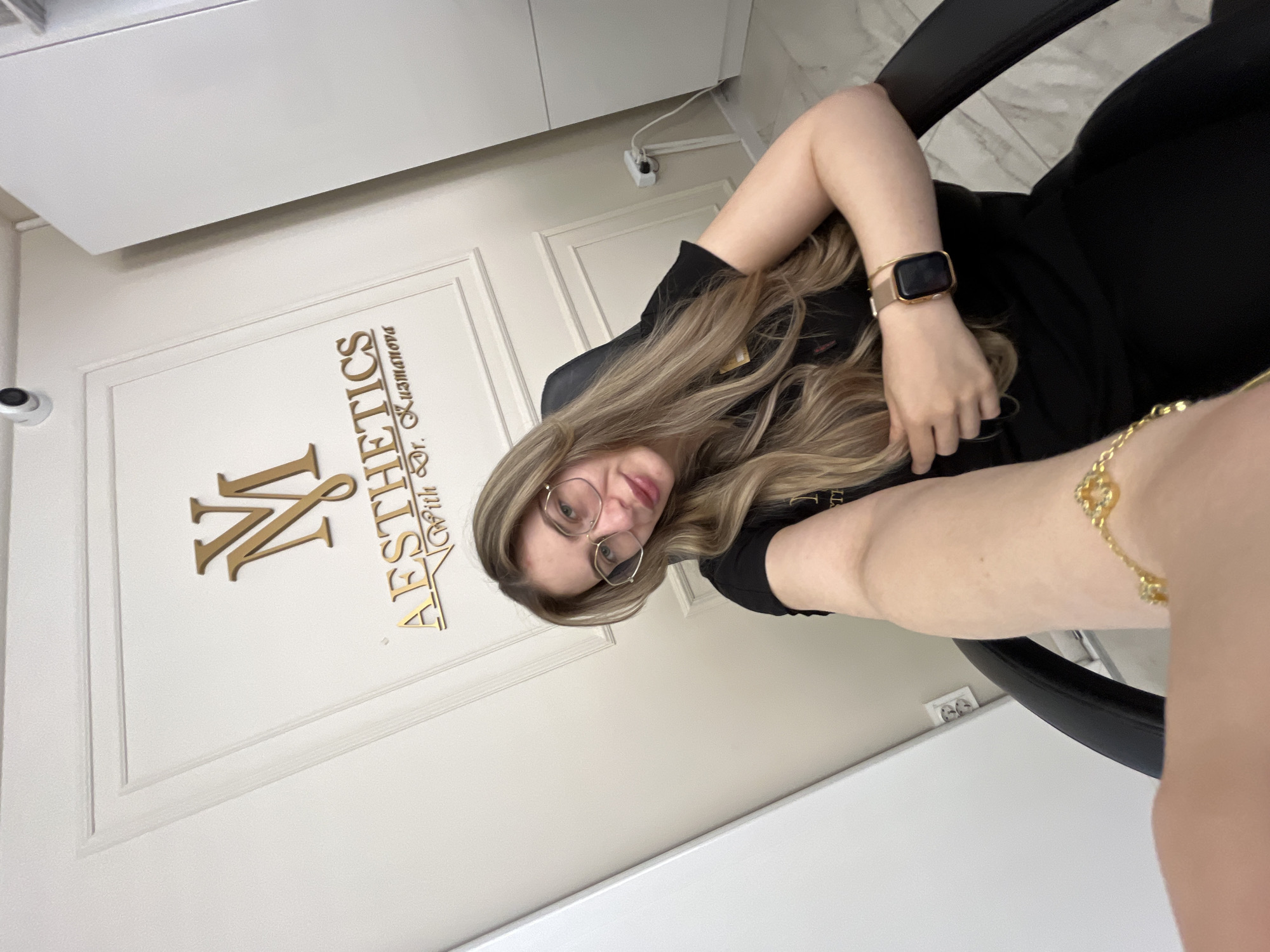 Quick selfie session inside an aesthetics clinic.