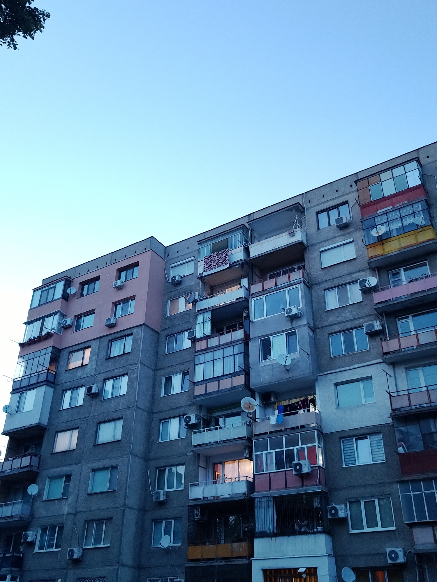 Quiet evening moments documented in Kazanlak, Bulgaria