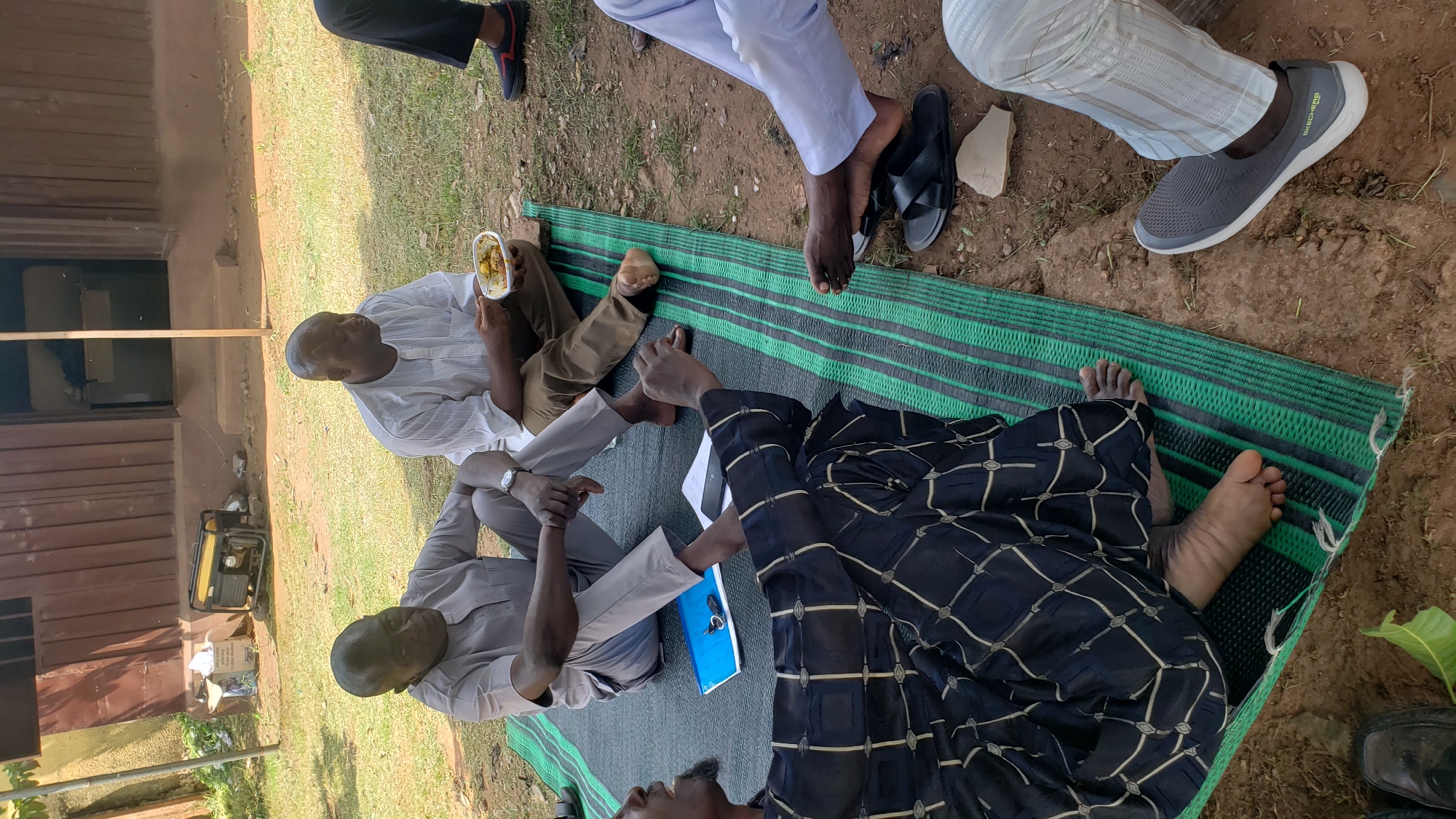 Afternoon gathering, meals, and socializing in Unguwar Shanu, Nigeria