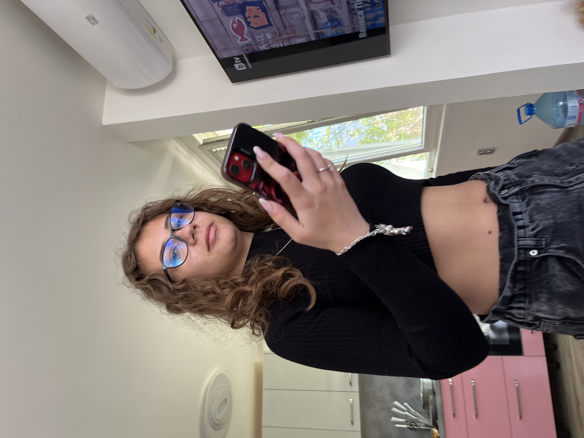 Selfie session captured in Bulgarian home Sunday morning