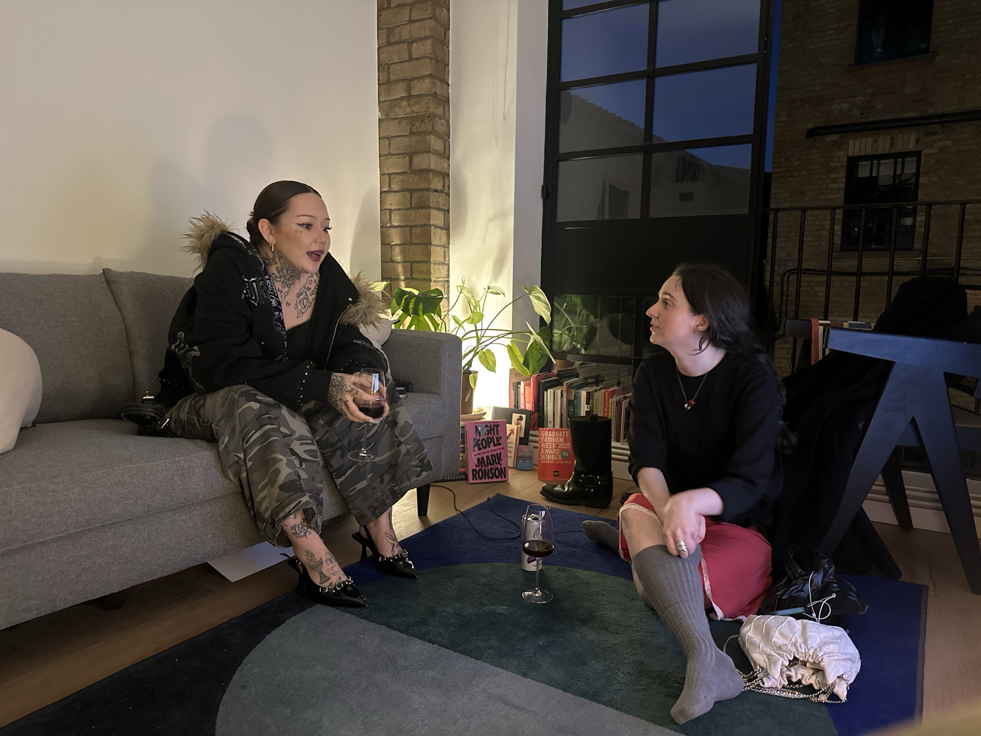 Londoner documents everyday moments across city during evening hours