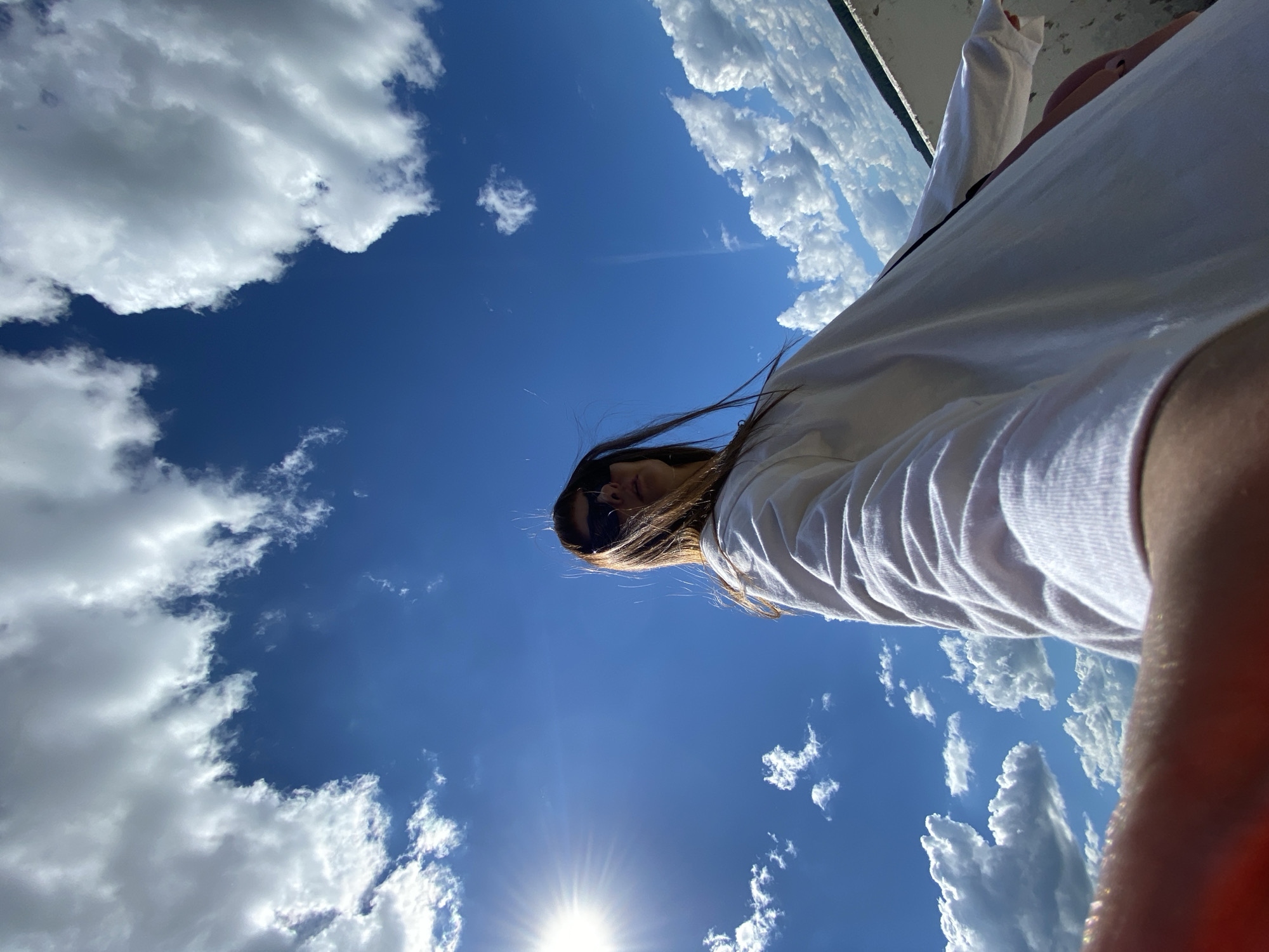Sunny afternoon by the Votkinsk Reservoir, selfies and strolls.
