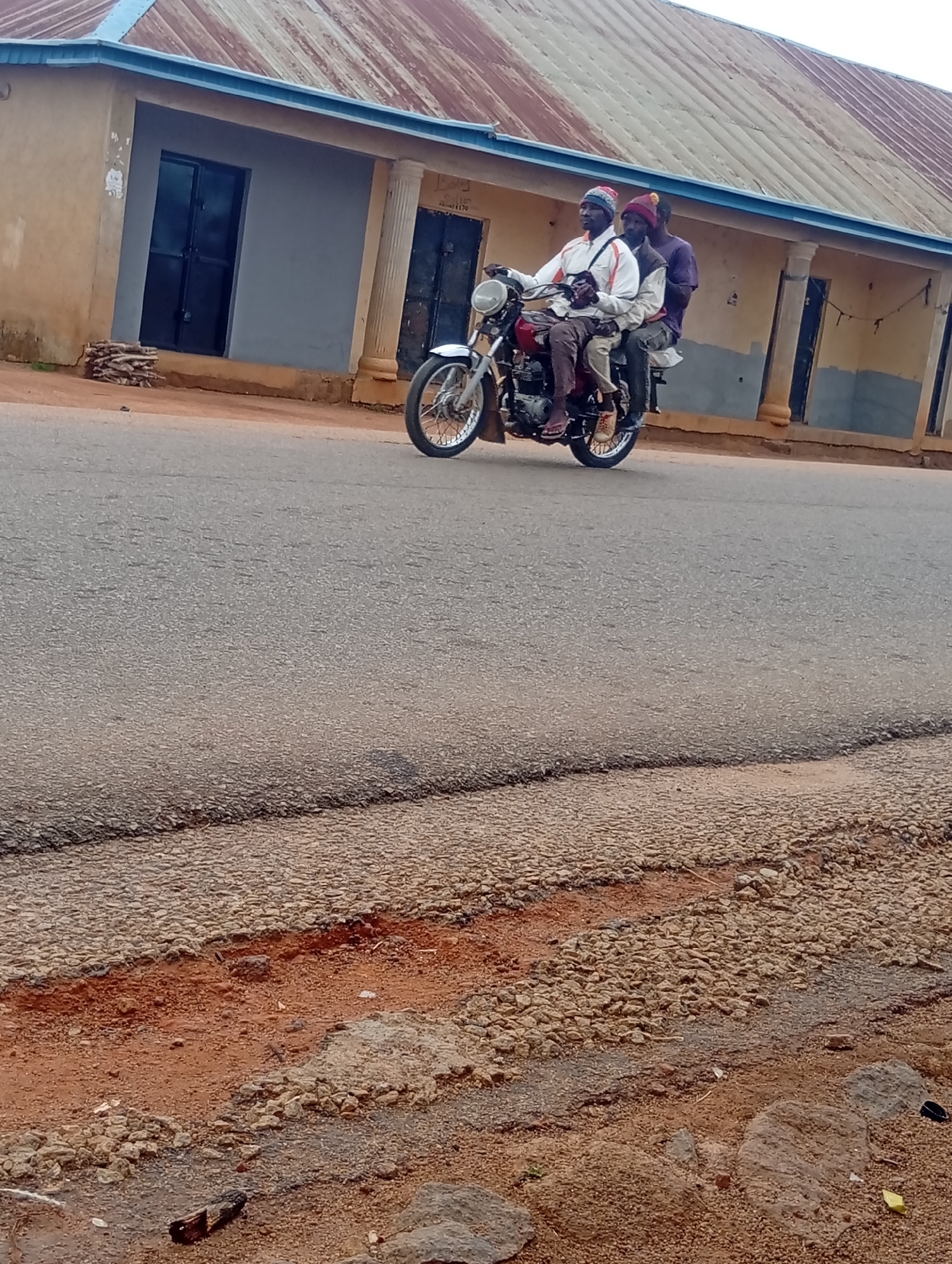 Daily street life documented in Du, Nigeria residential area