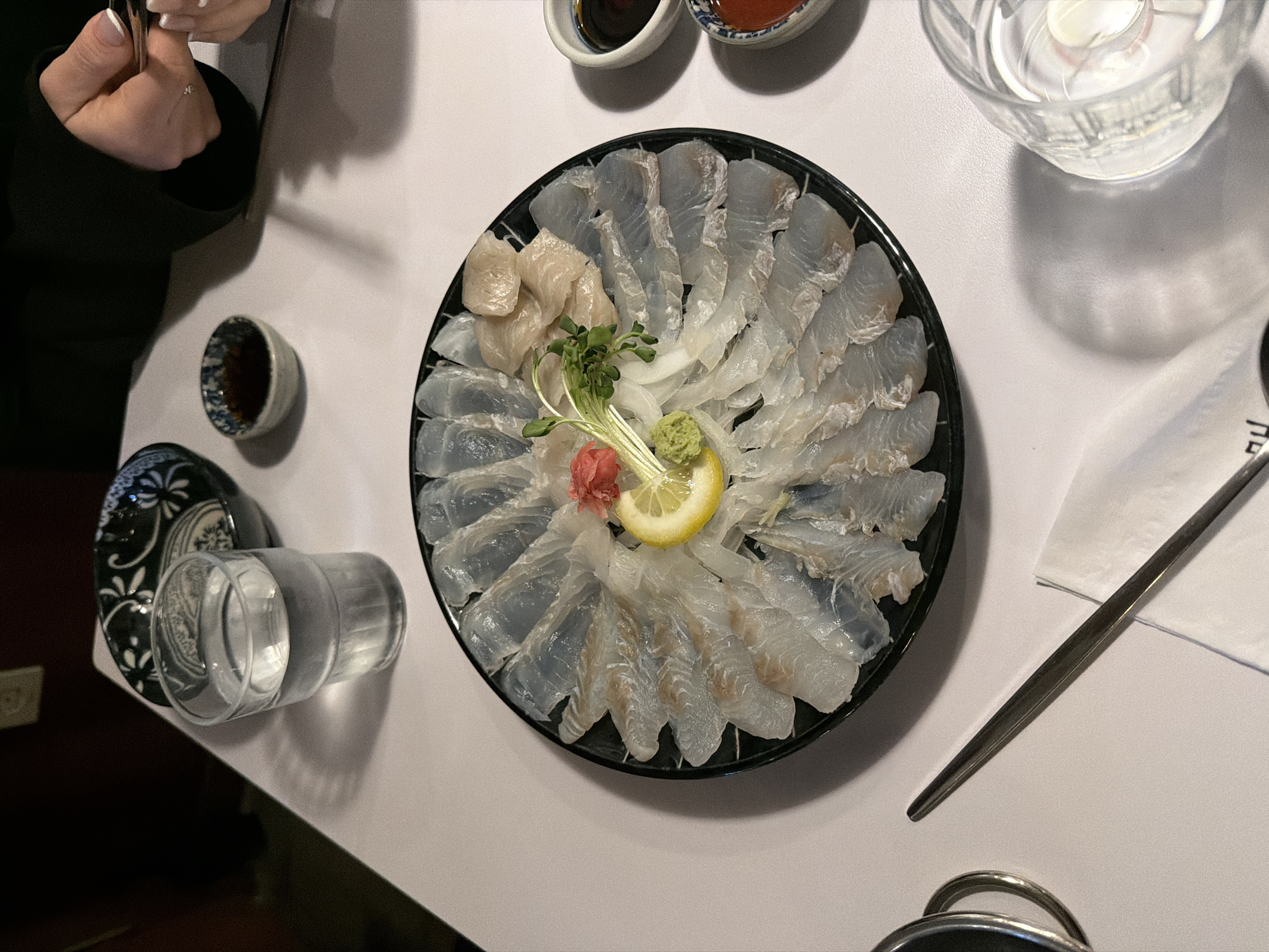 Woman enjoys sashimi lunch at Seoul restaurant