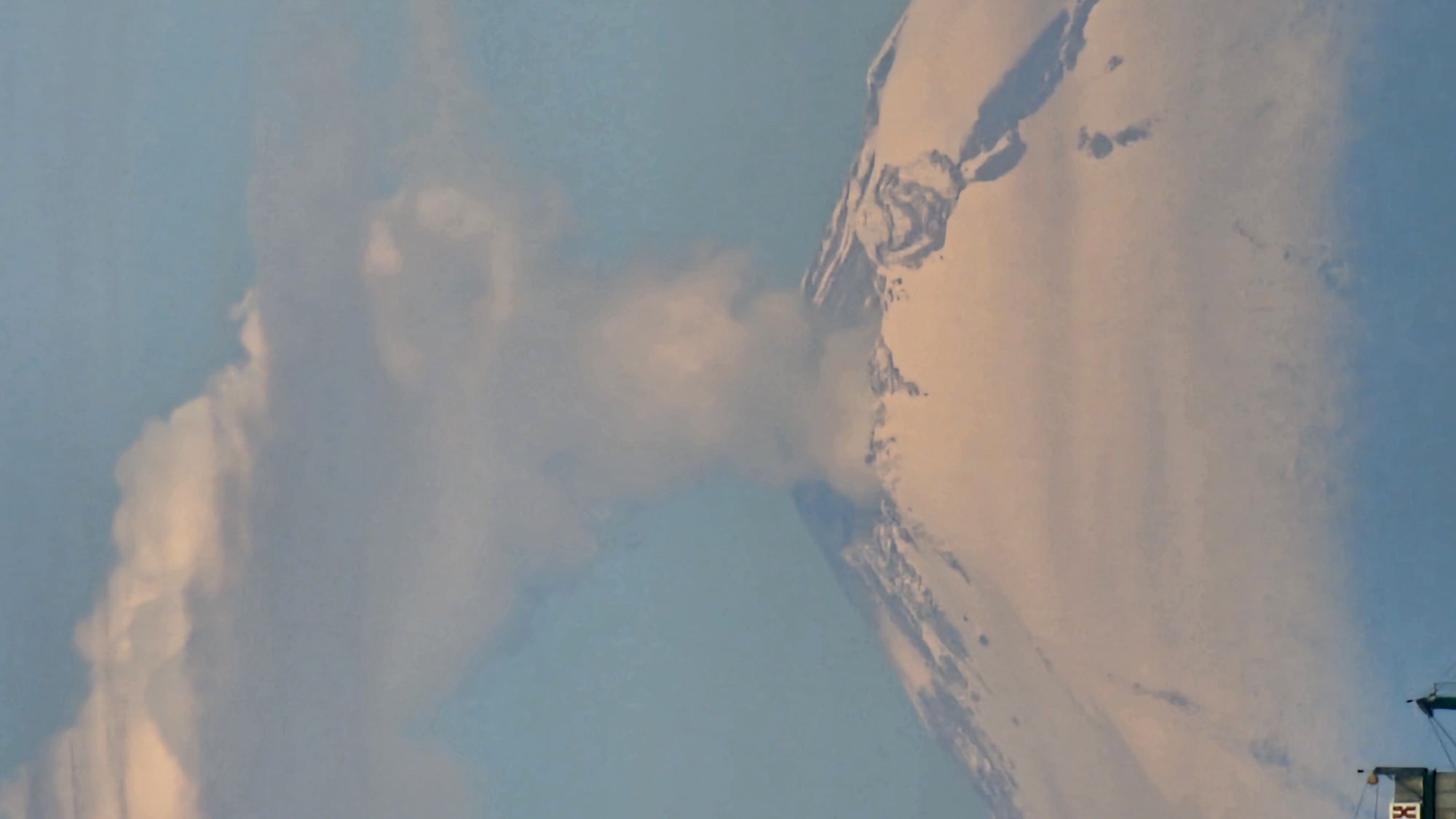 Popocatépetl volcanic activity witnessed from multiple Puebla locations
