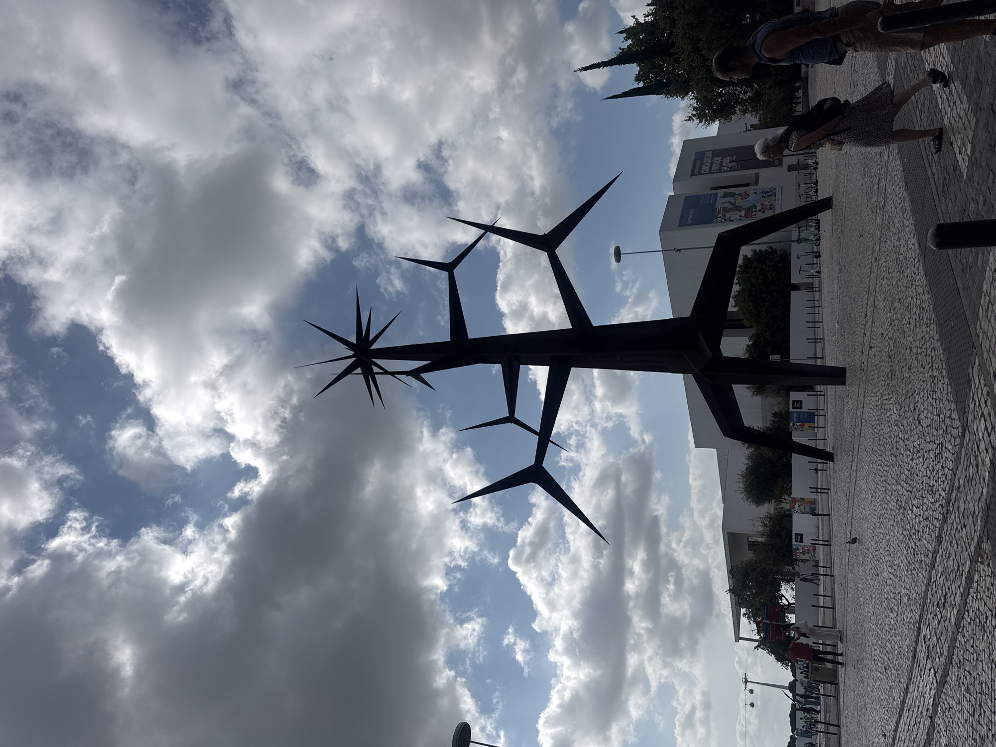 Street life and public art in Loures on a July morning