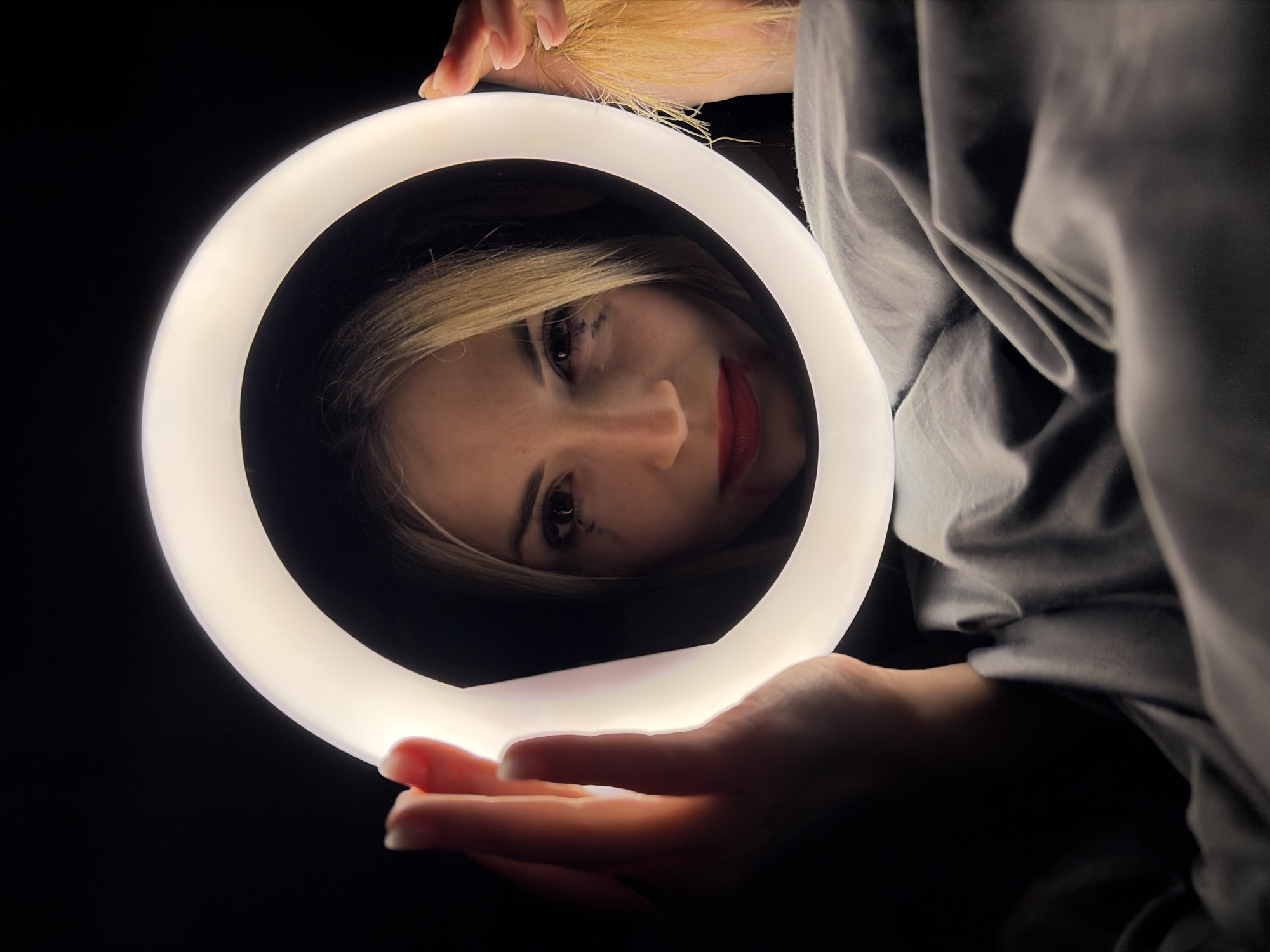 Woman uses ring light for content creation in Budva