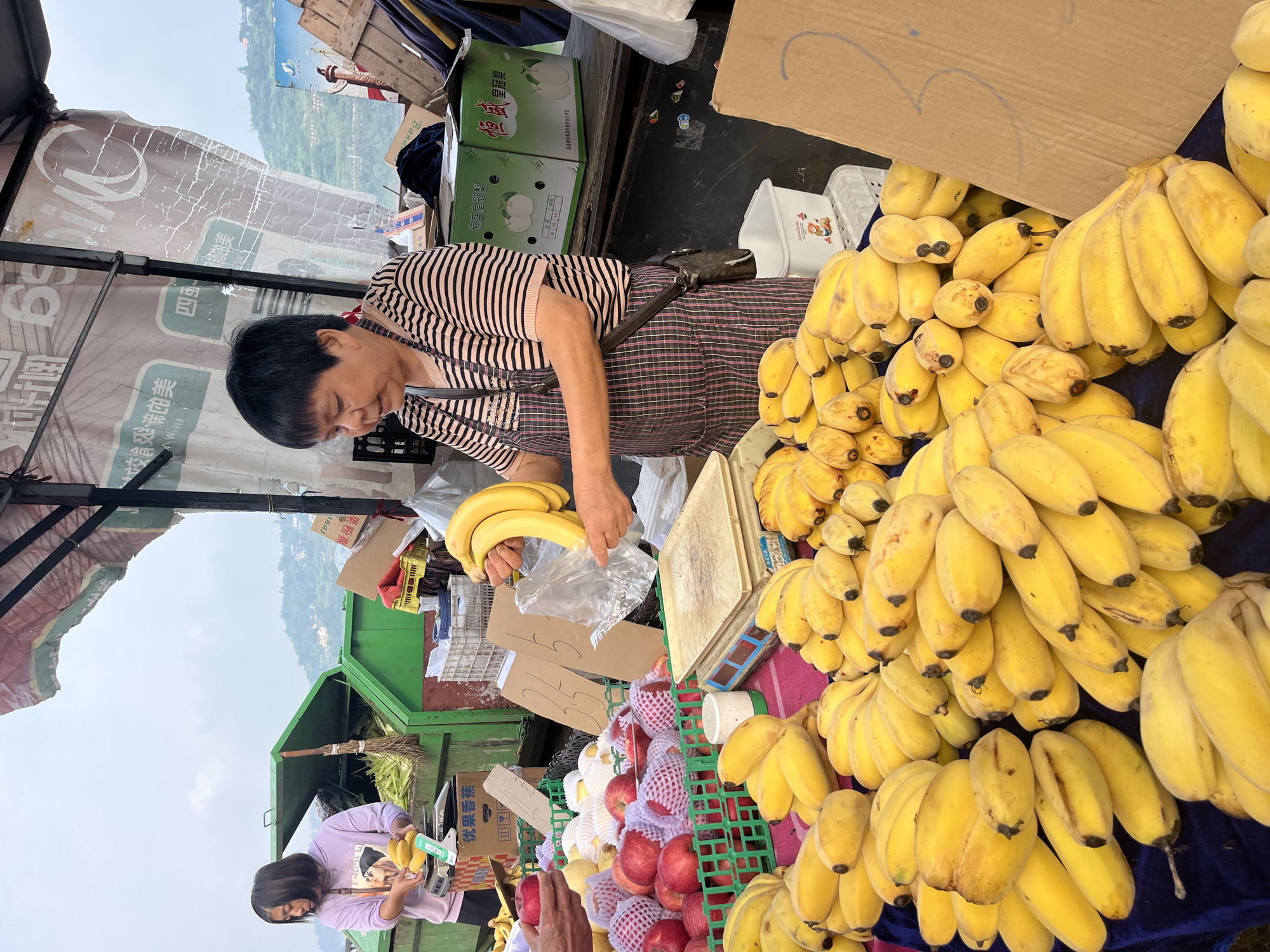 Morning market life captured across Jiangjin, China
