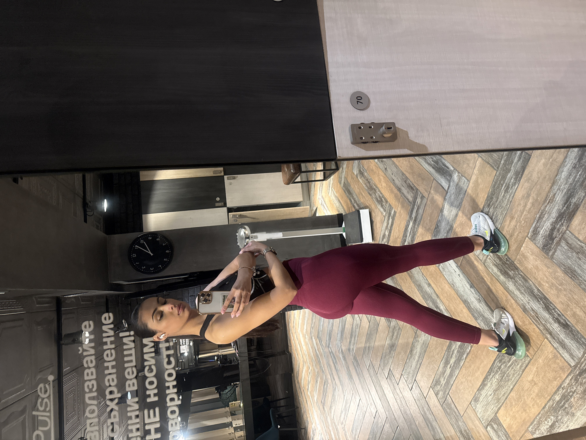 Woman takes workout selfies at Sofia gym