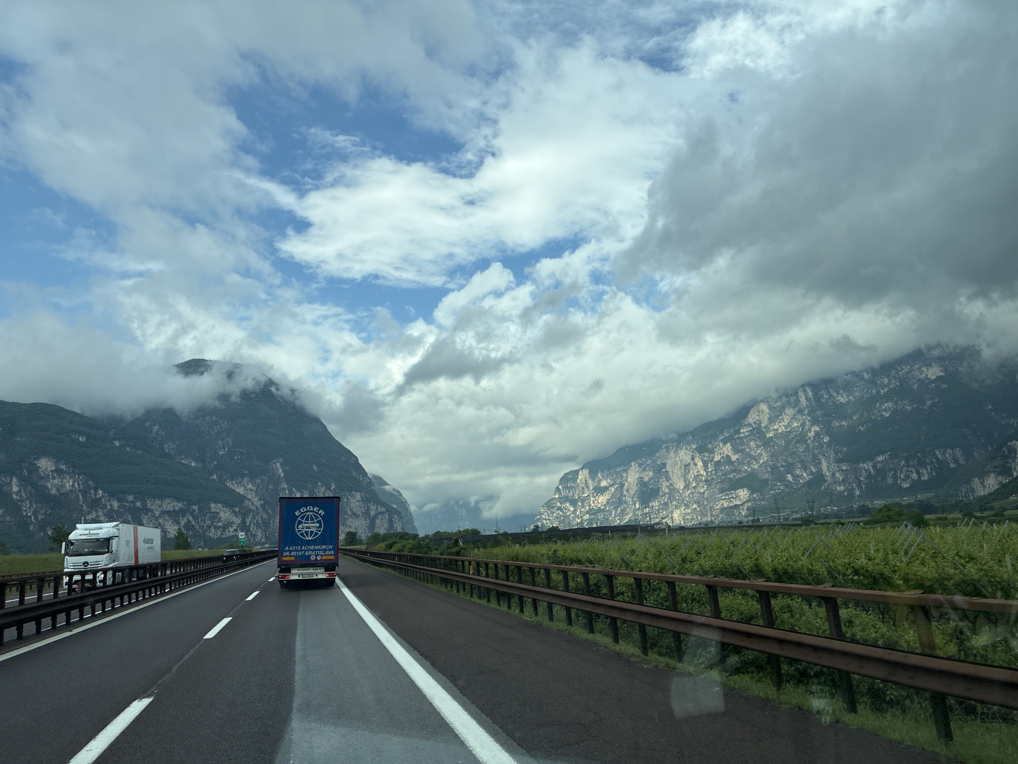 Trucks spotted on highway near Neumarkt-Egna, Italy