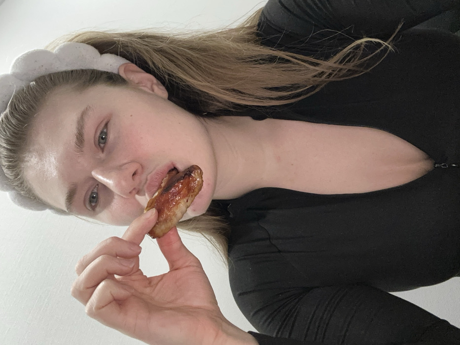 Woman documents chicken wing cooking process in Kazan apartment