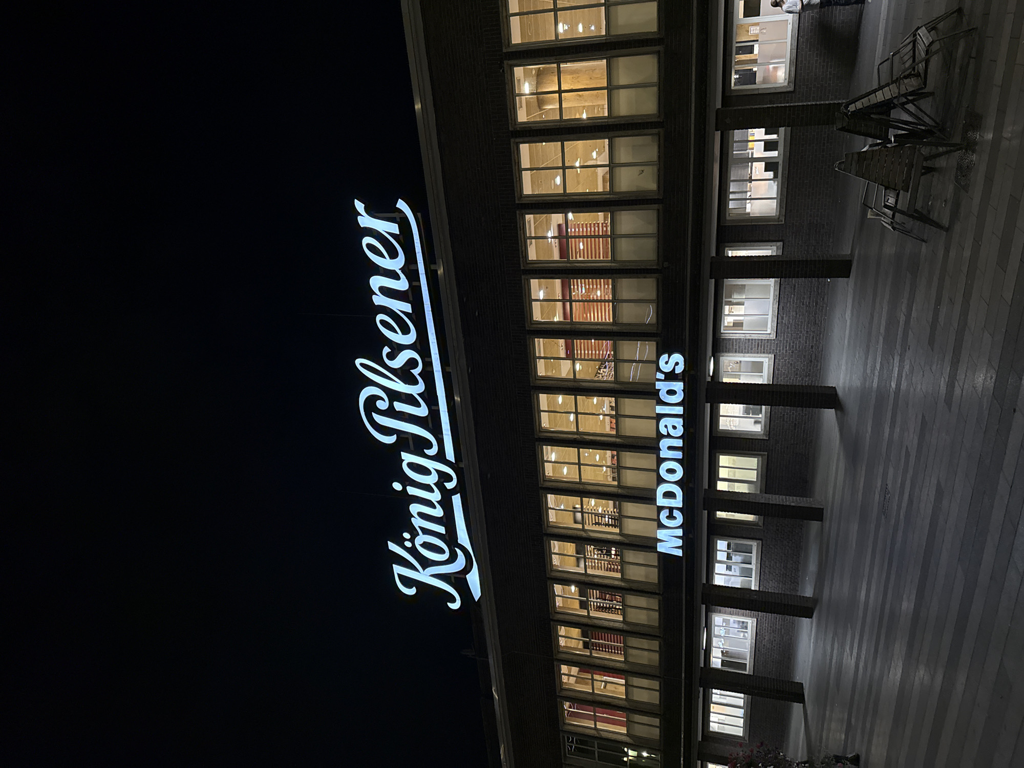 Late-night wander through Duisburg Hauptbahnhof and city center