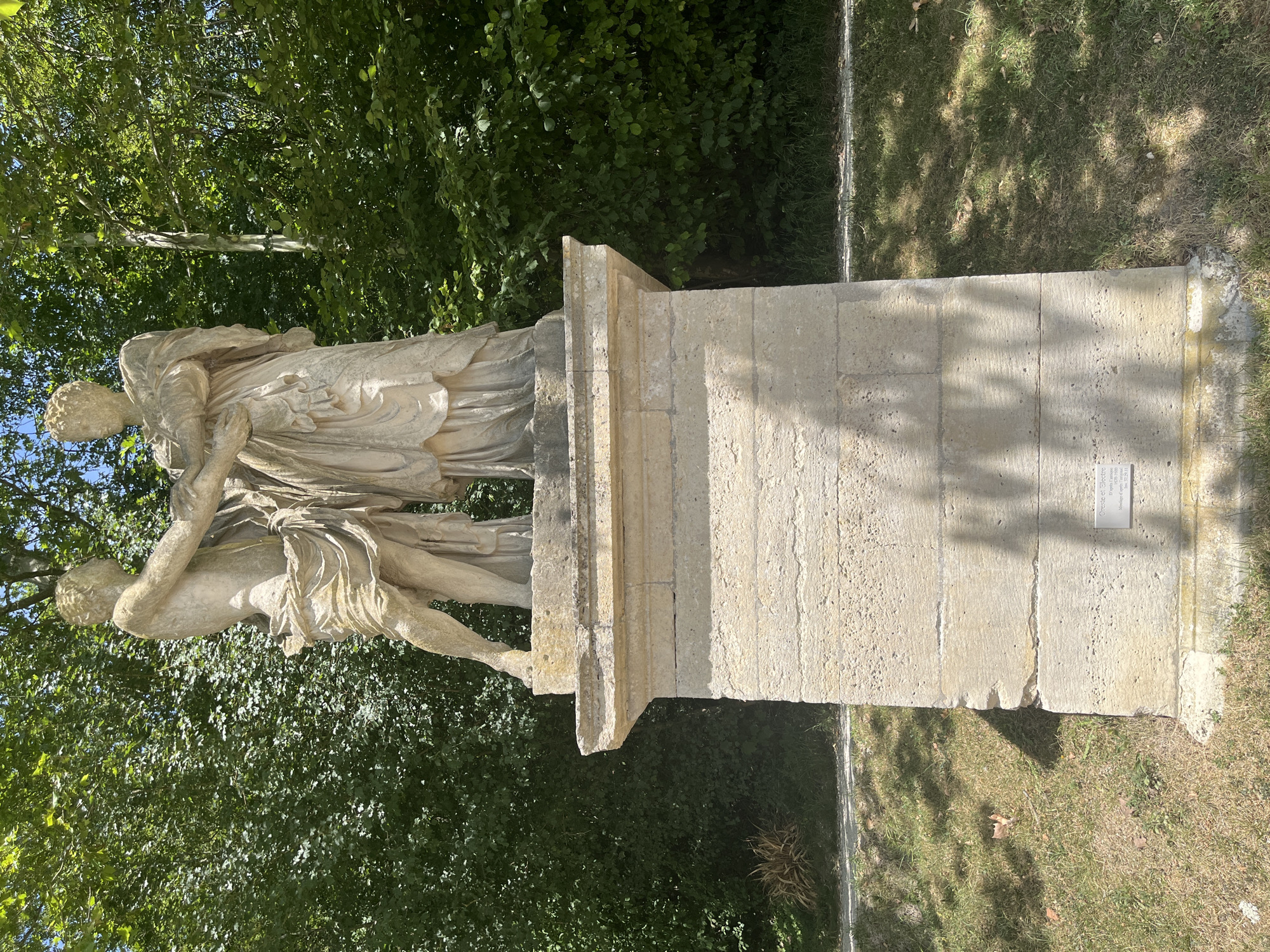 Parc de Sceaux in full summer swing — fountains, sculptures, picnics