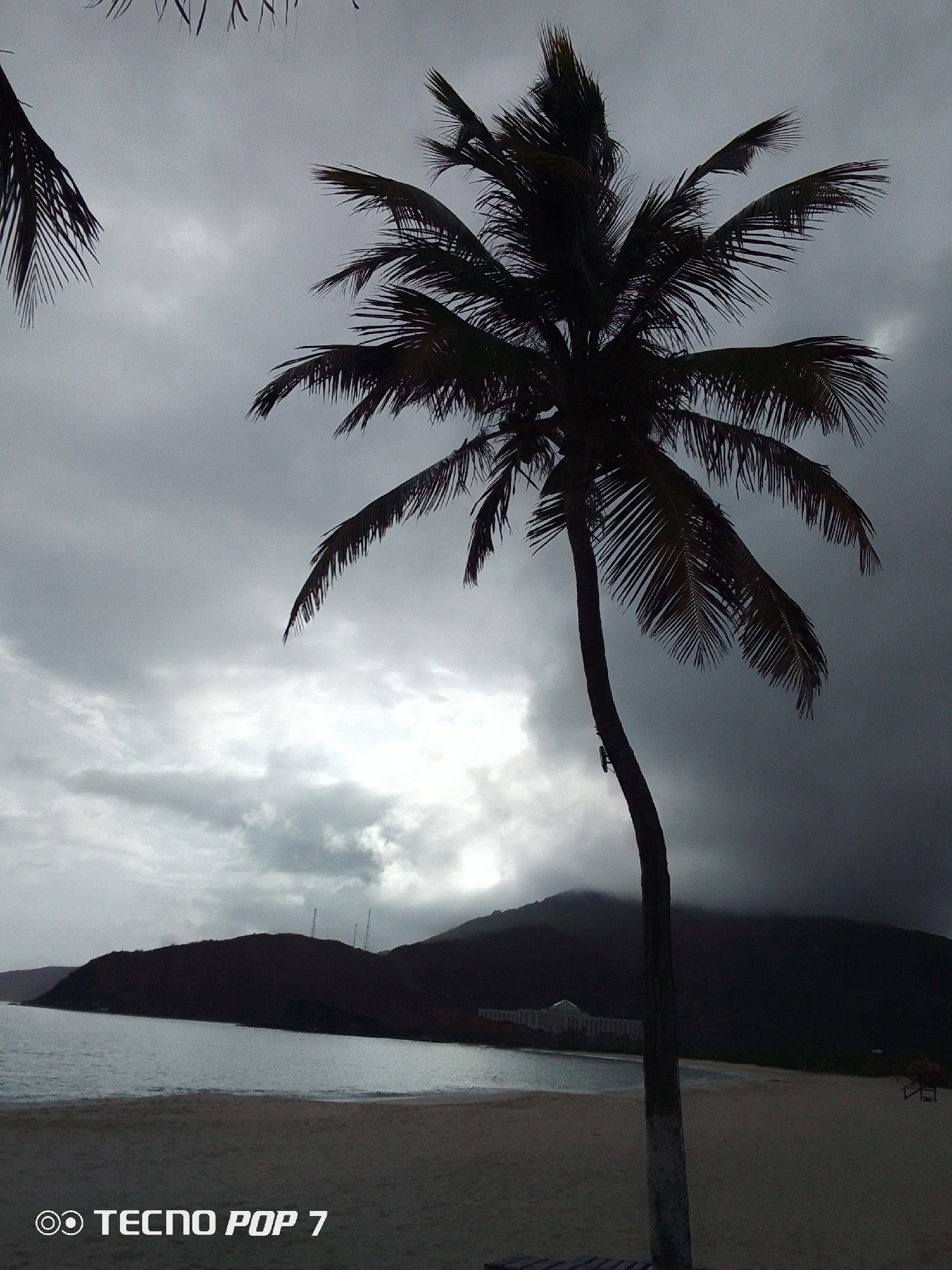 Overcast beach day documented in Pedro González, Venezuela