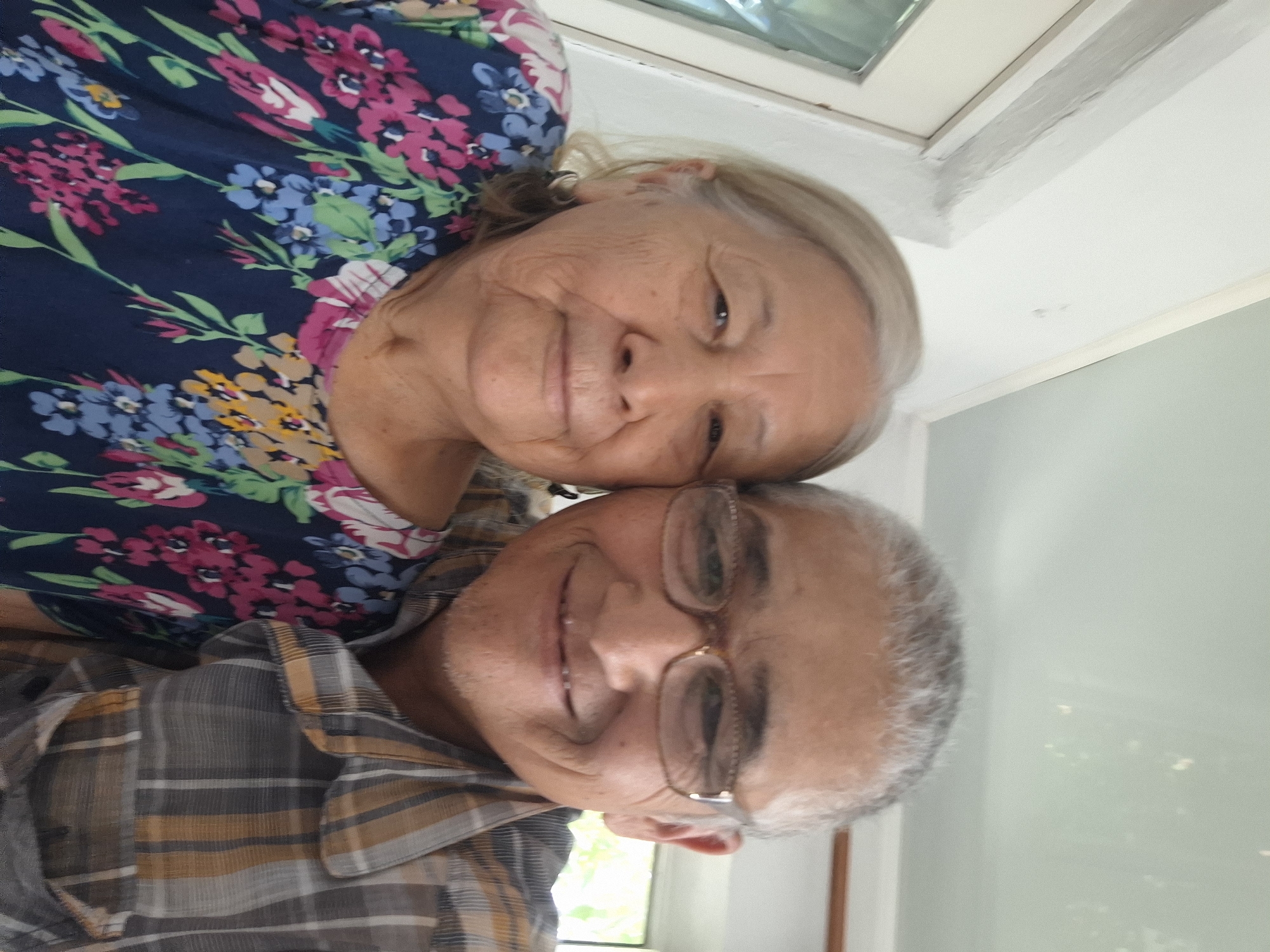 Almaty morning: home selfies and backyard birds