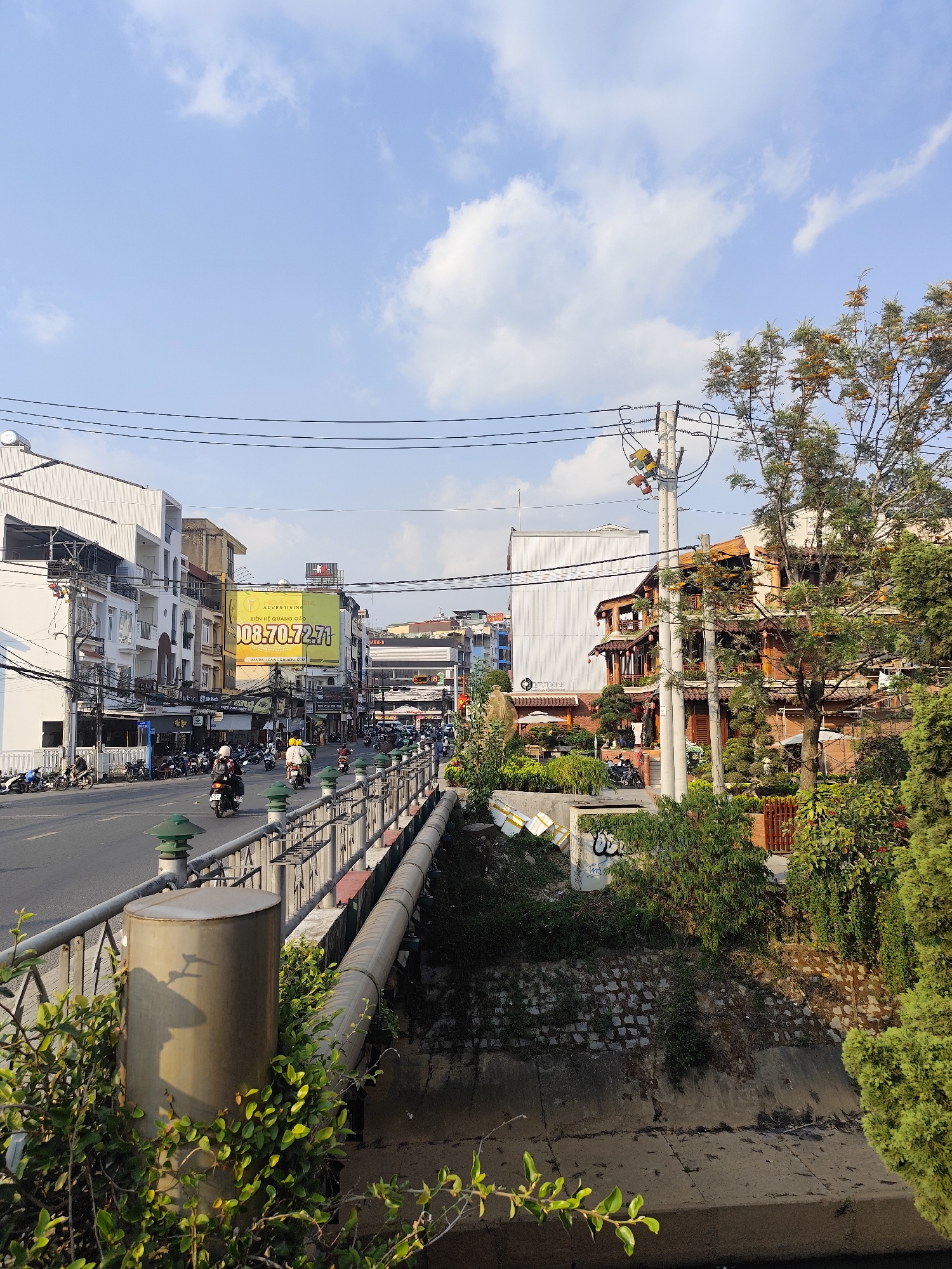 Morning scenes documented across Da Lat, Vietnam