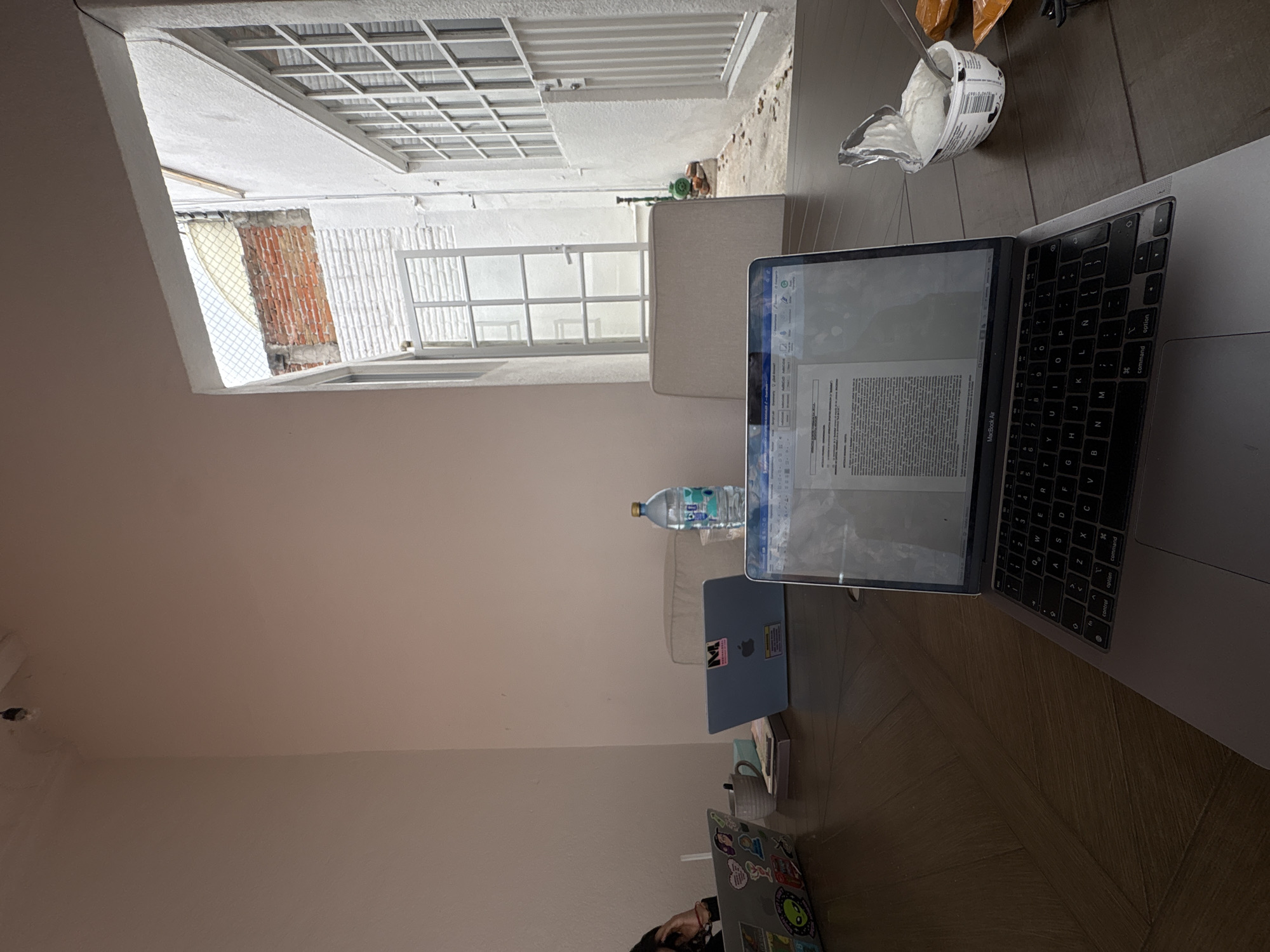 Afternoon laptop sessions across Puebla homes and patios