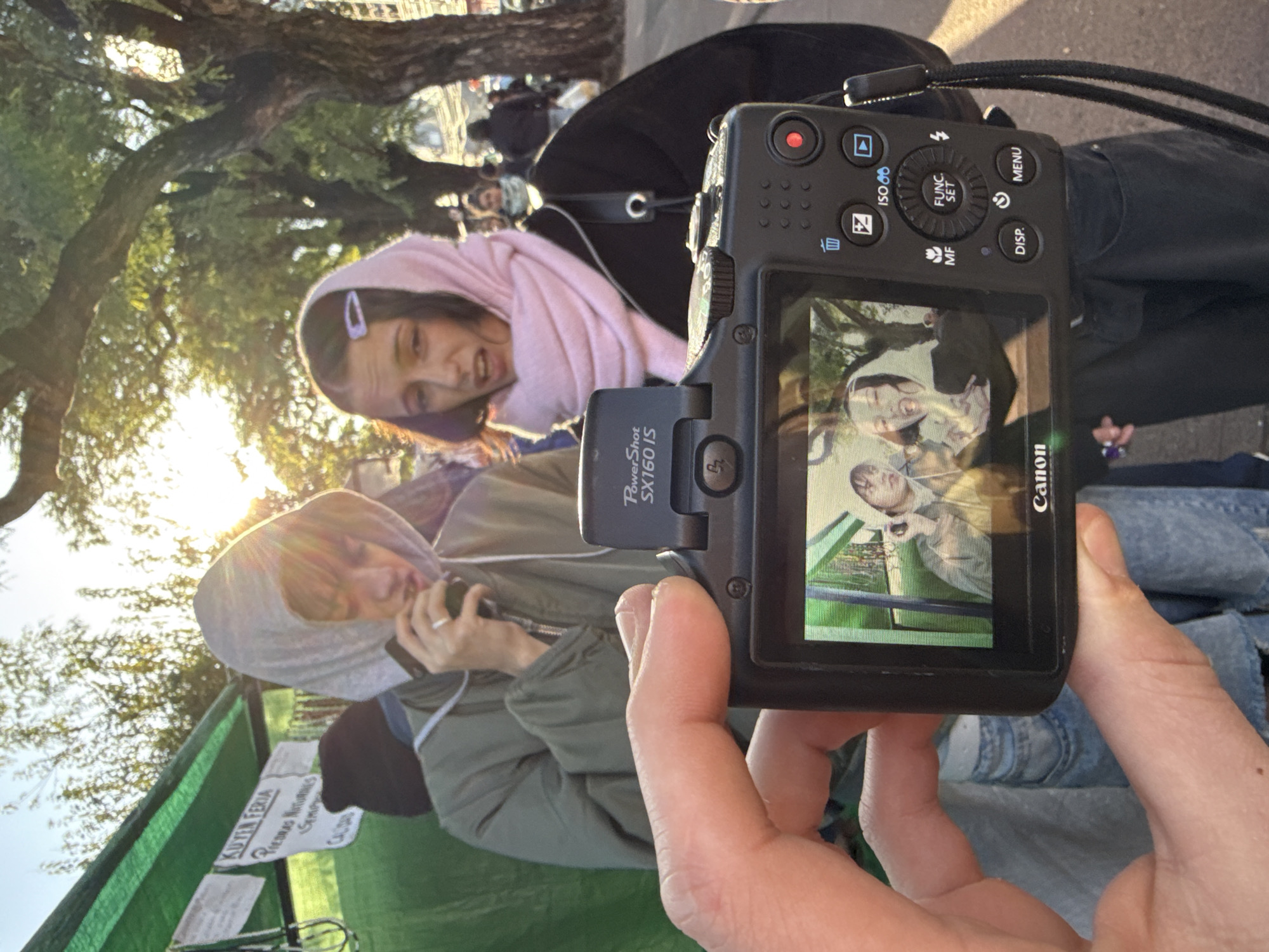 Buenos Aires market draws casual selfie-taking visitors Sunday evening