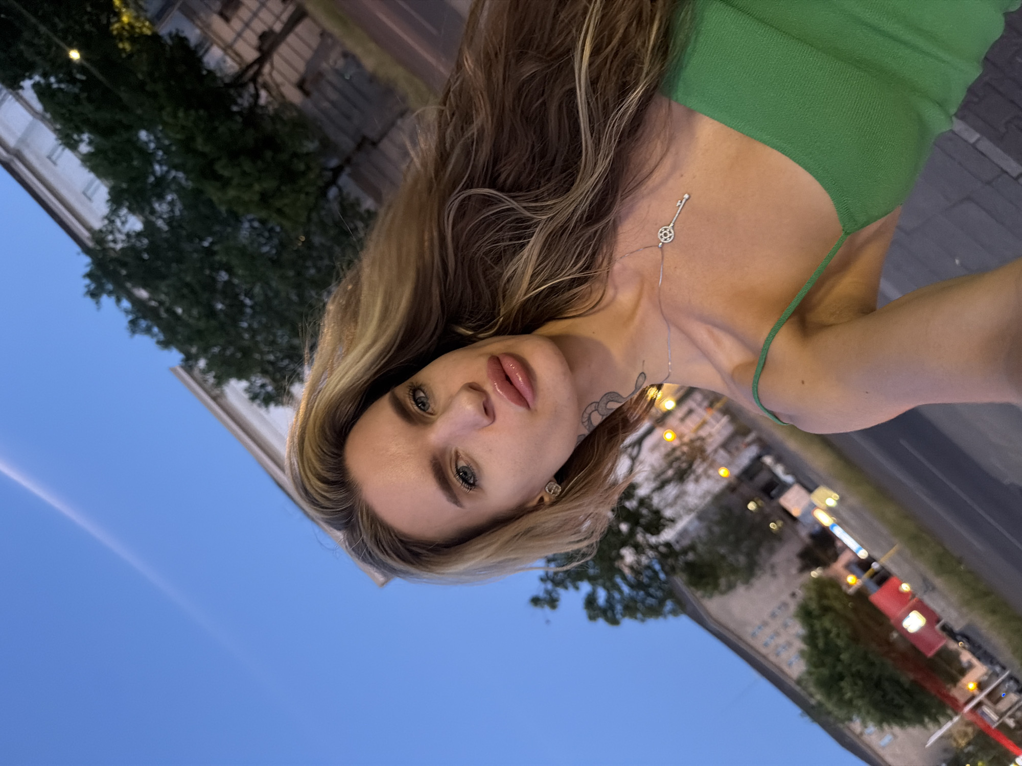Evening selfie in Berlin, green dress and silver key pendant