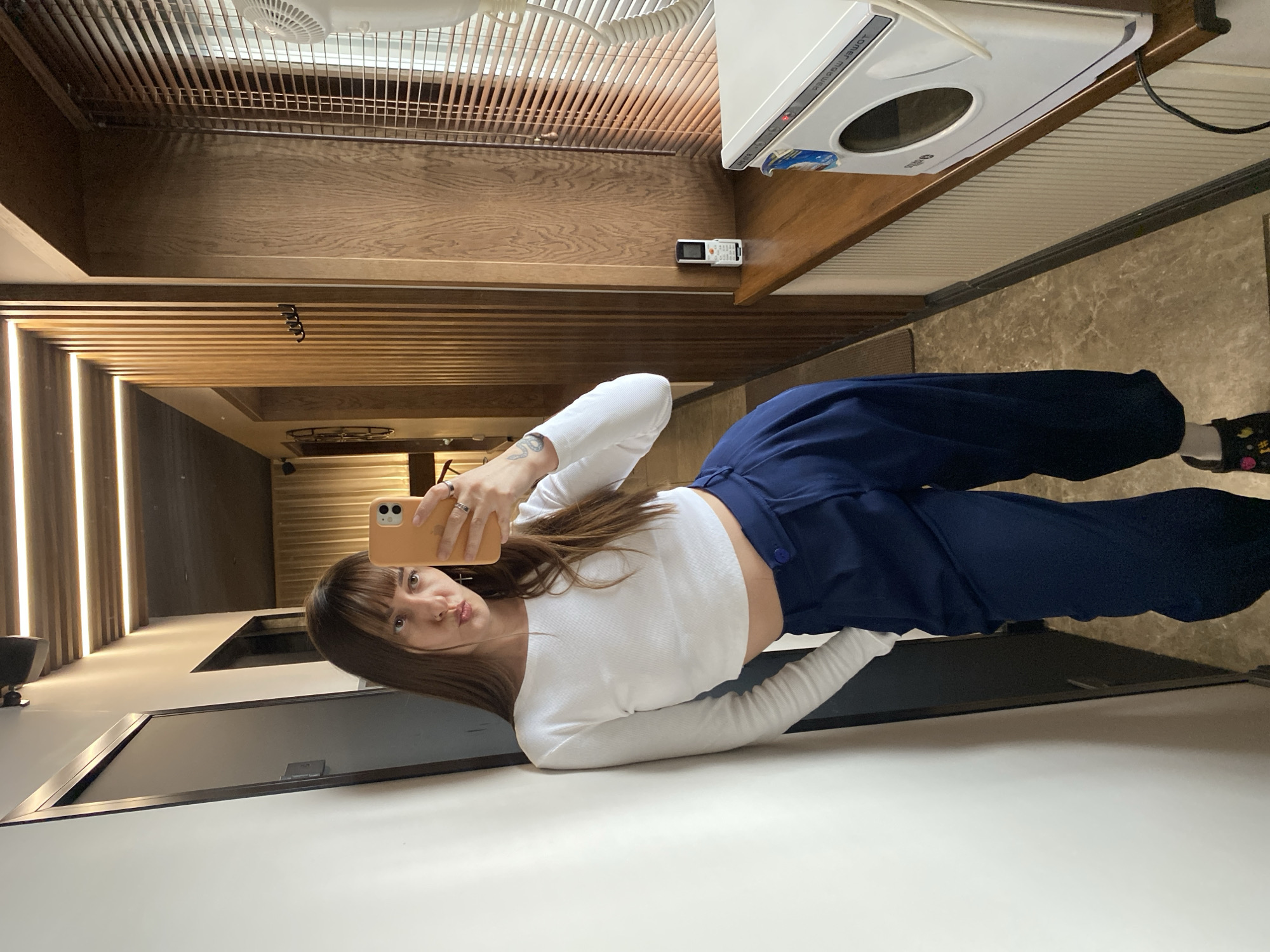 Woman's morning routine captured in Votkinsk home