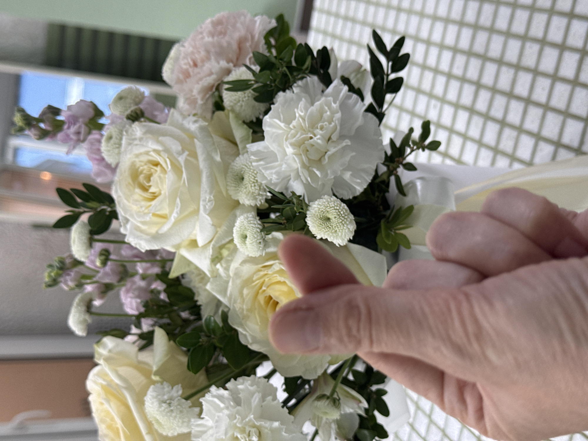 Spring flower buying and selfies documented across Izhevsk