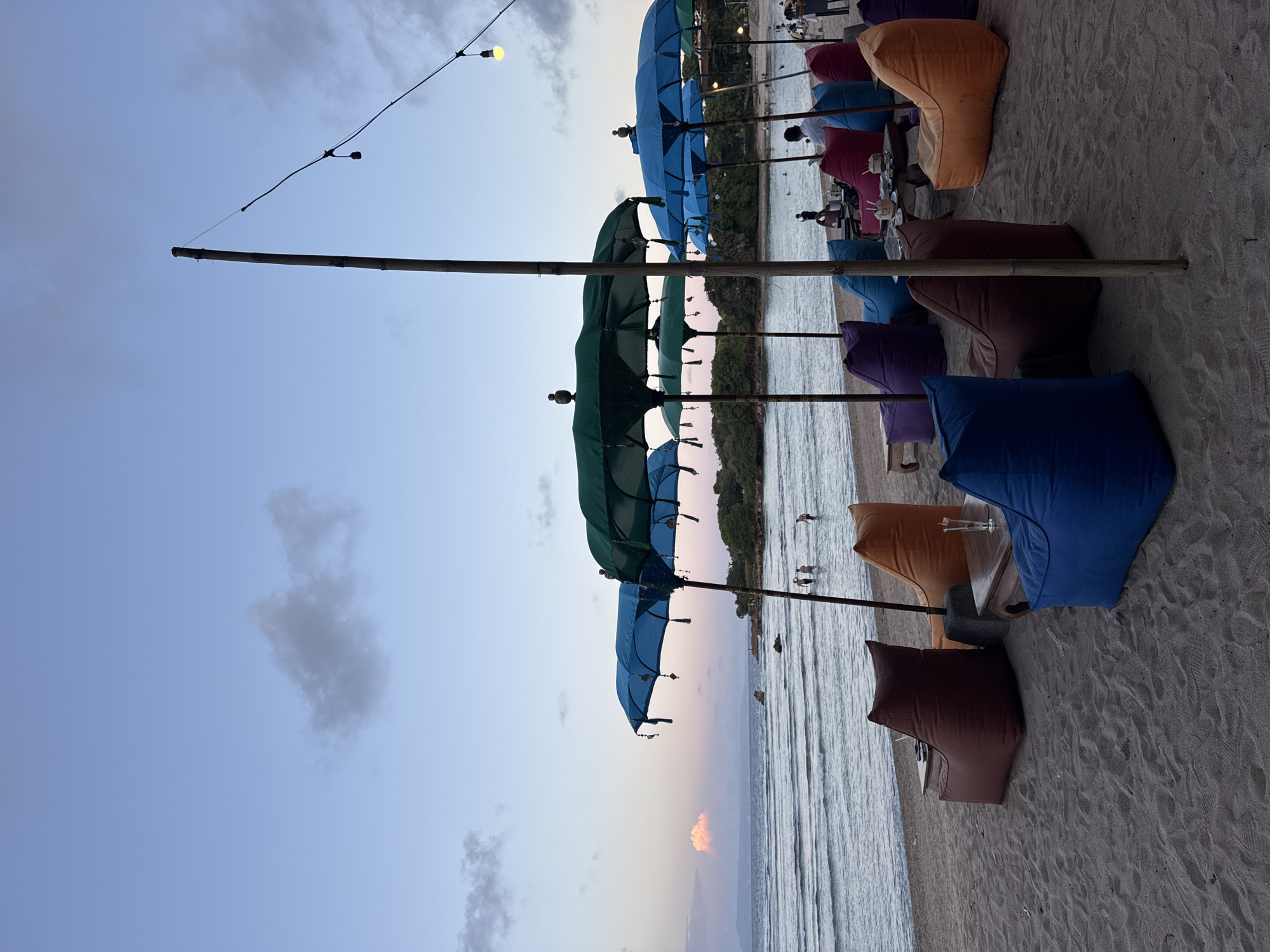 Tourist captures everyday beach and dining scenes in Indonesia
