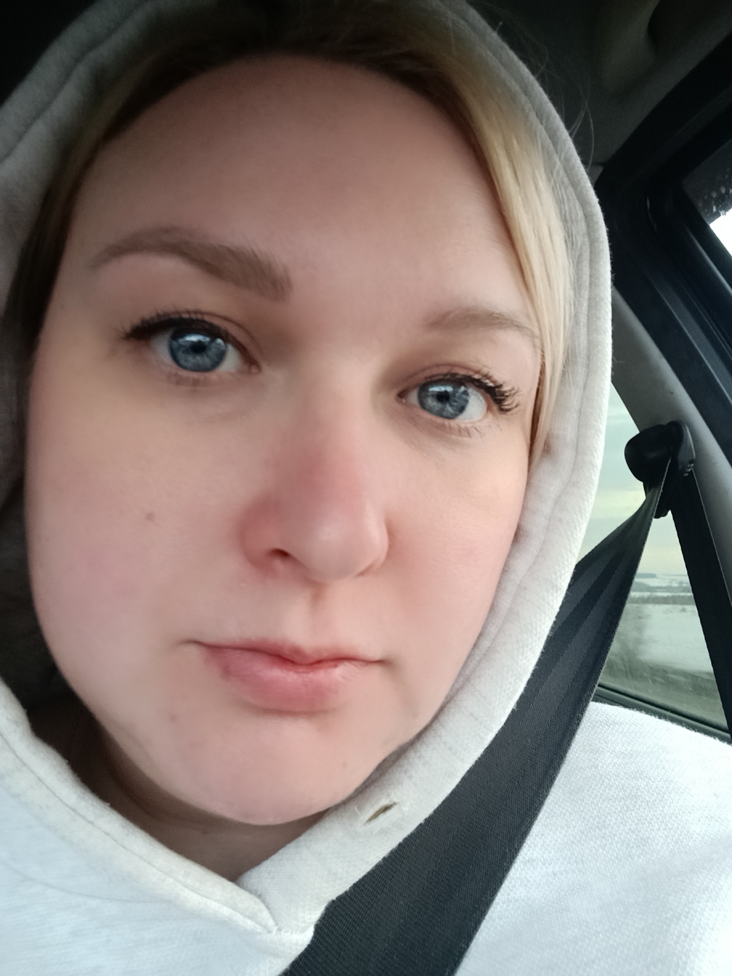 Woman documents road trip with selfie near Koliushevo