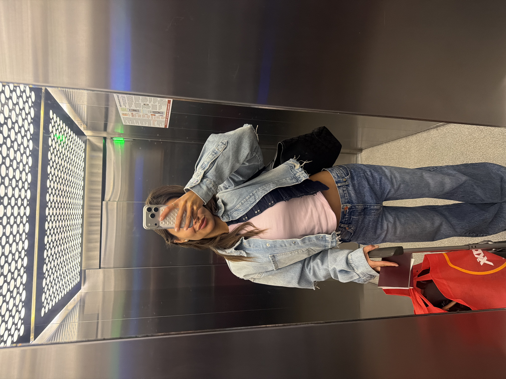 Elevator mirror selfie, casual fit, Sochi