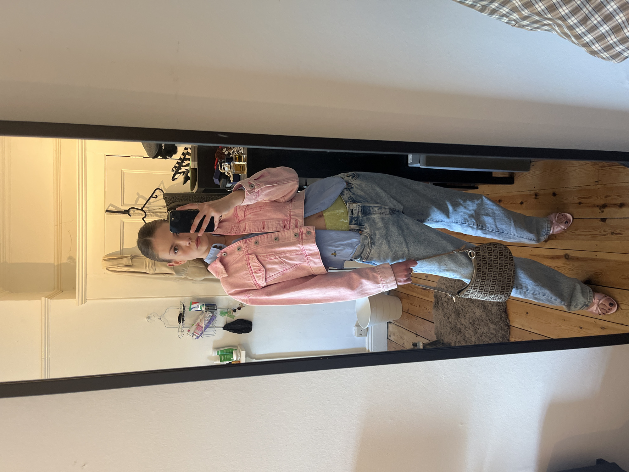 Young person takes mirror selfie in London bedroom