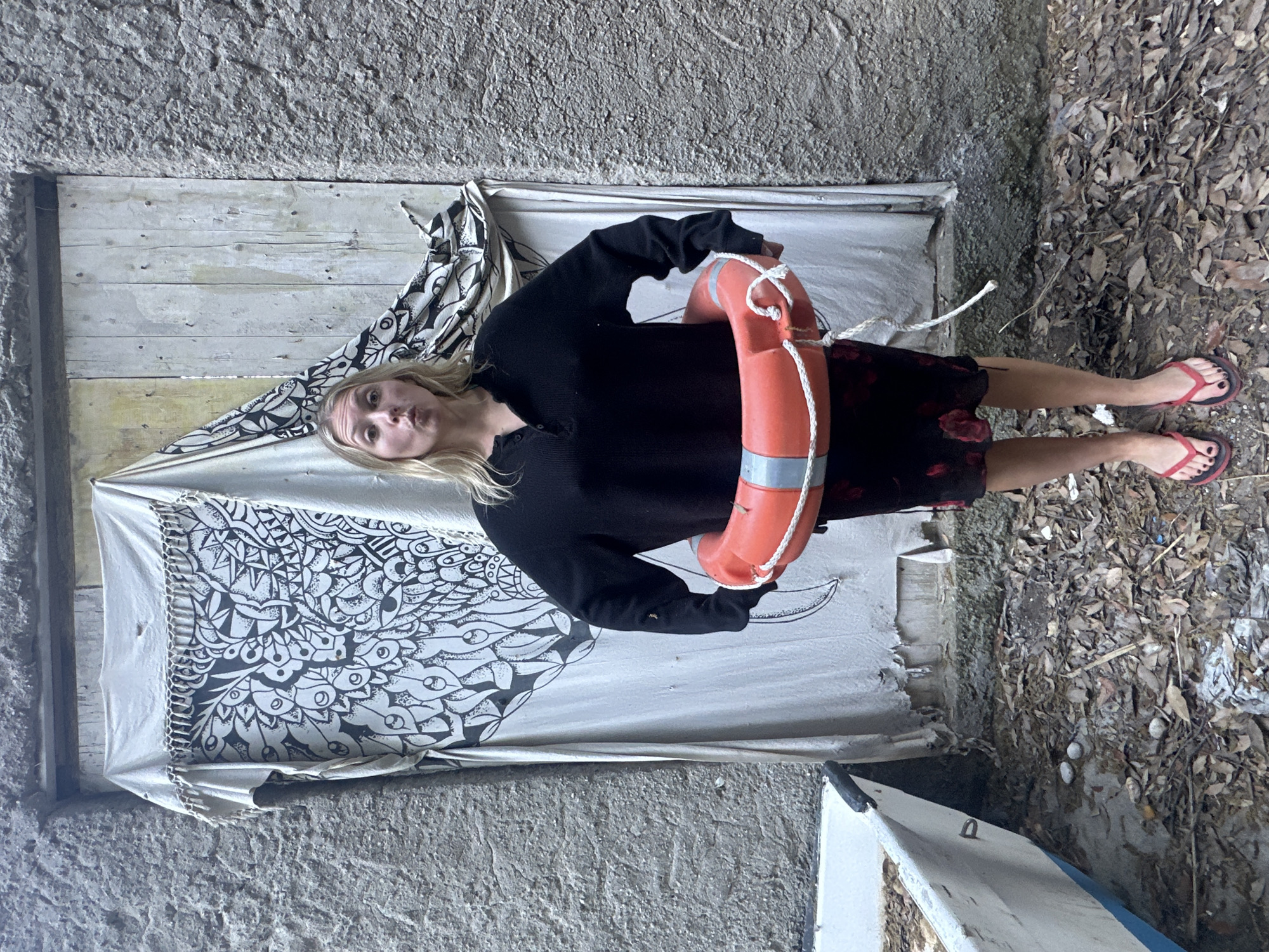 Two people spotted with maritime equipment in Lipari alleyway