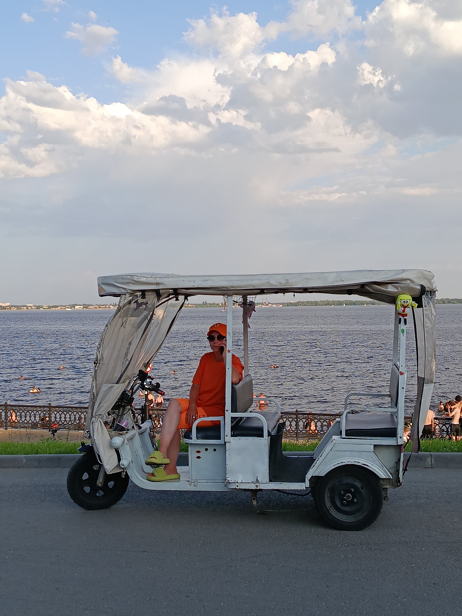 Summer afternoon activity along Saratov's Volga River embankment