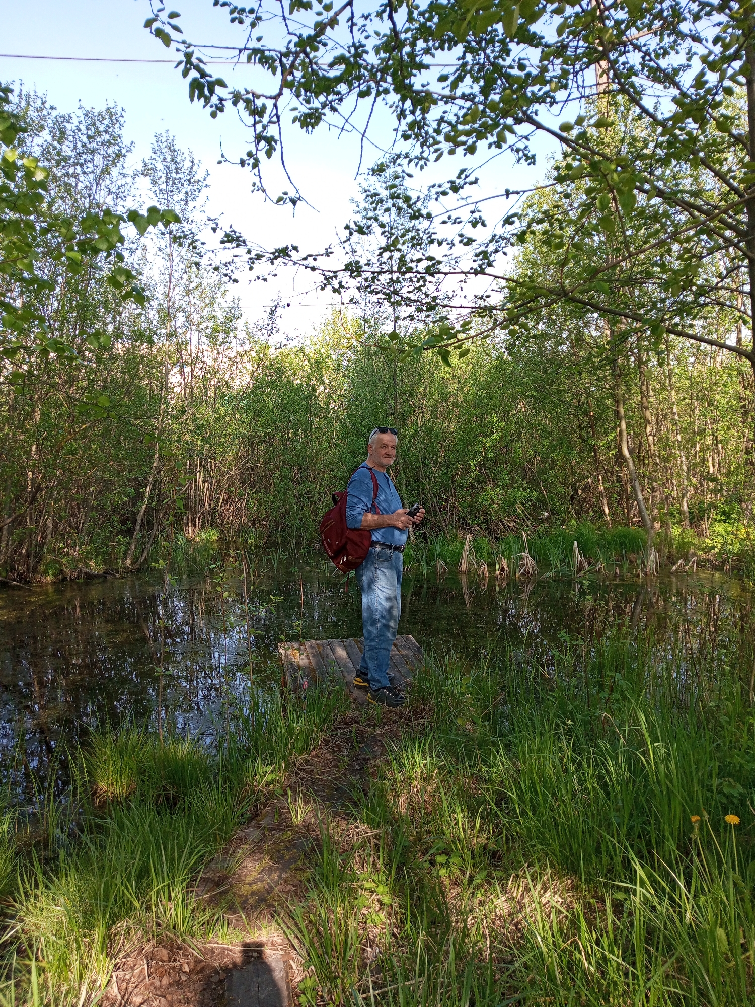 Man spotted in wooded area near pond in Kommunar