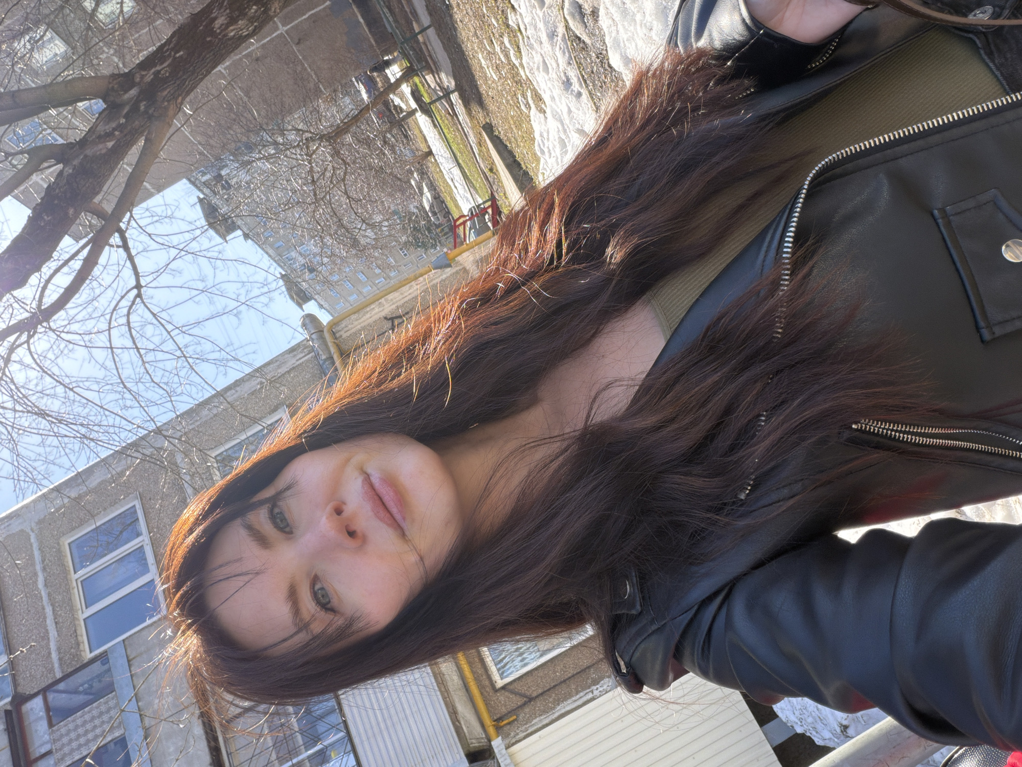Woman documents morning routine through selfies in Perm, Russia