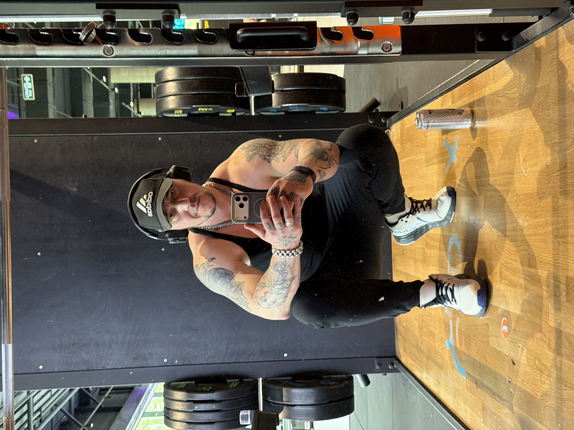 Early morning gym sessions documented across Moscow locations