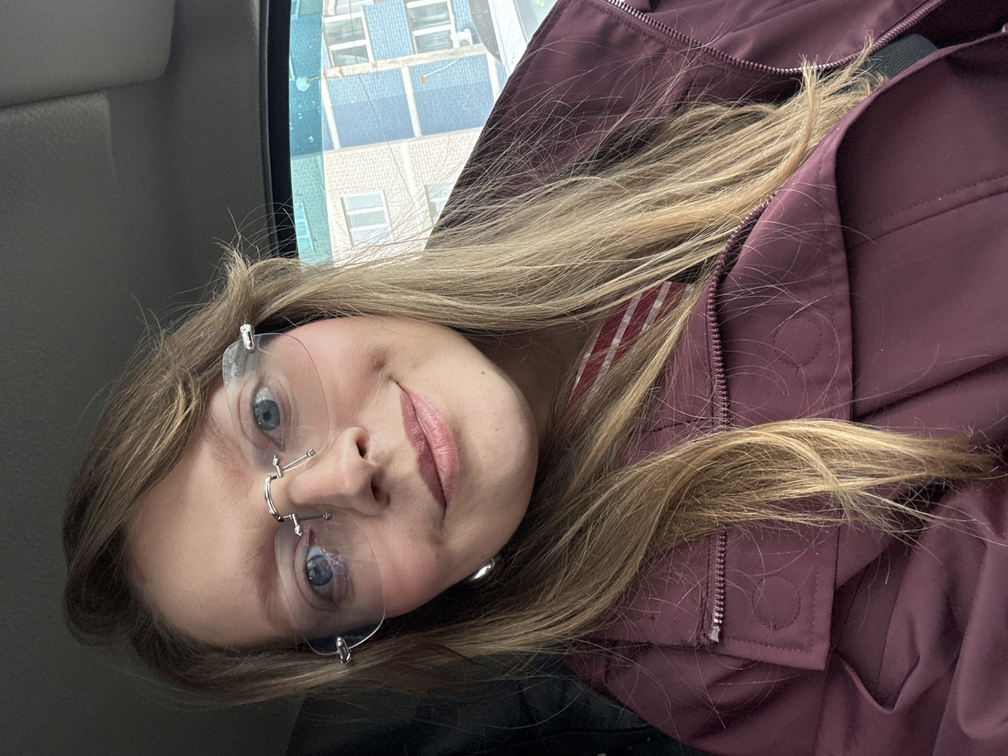 Woman photographed twice in burgundy jacket in Izhevsk