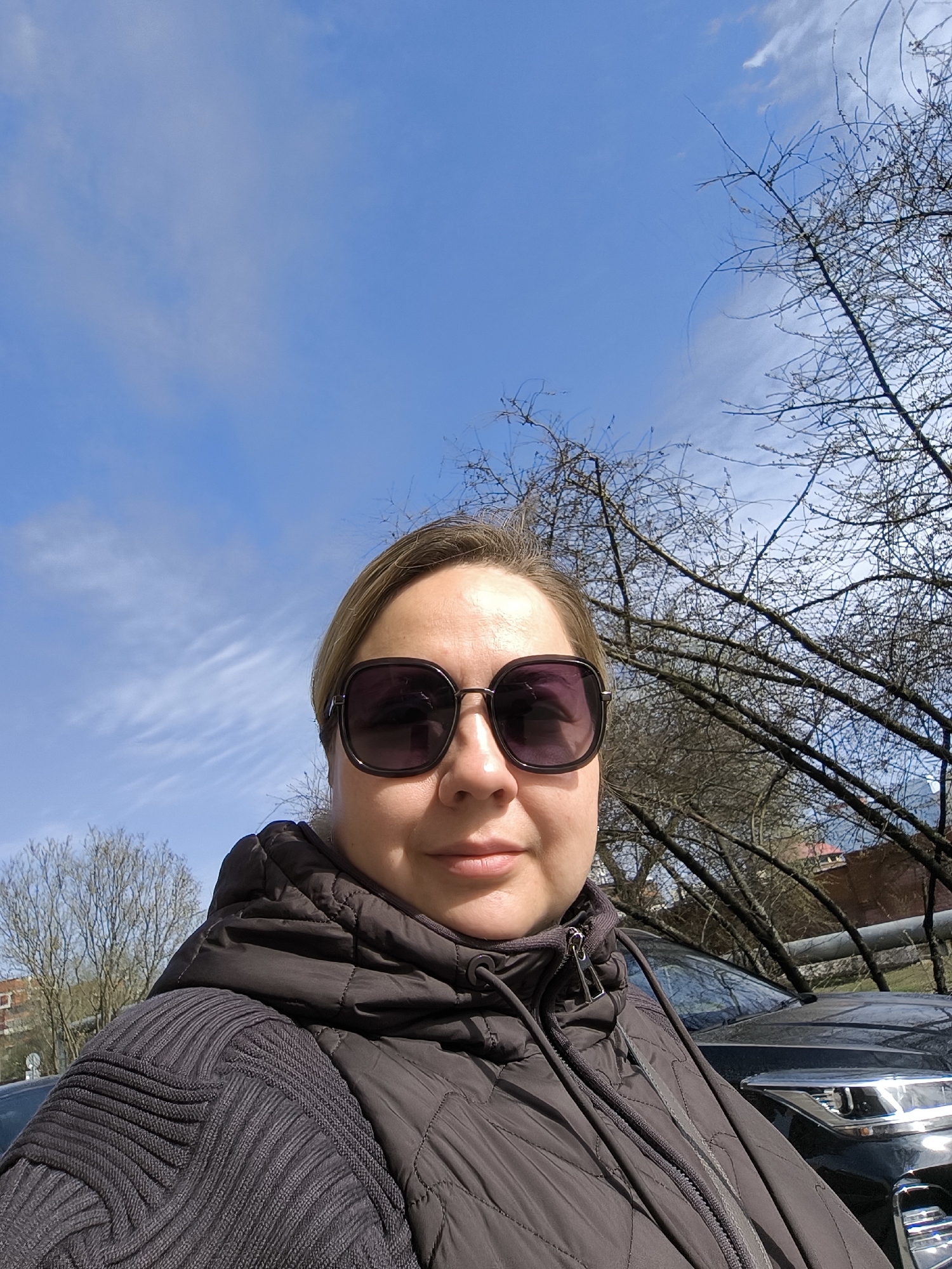 Woman documents morning routine with selfies in Khimki