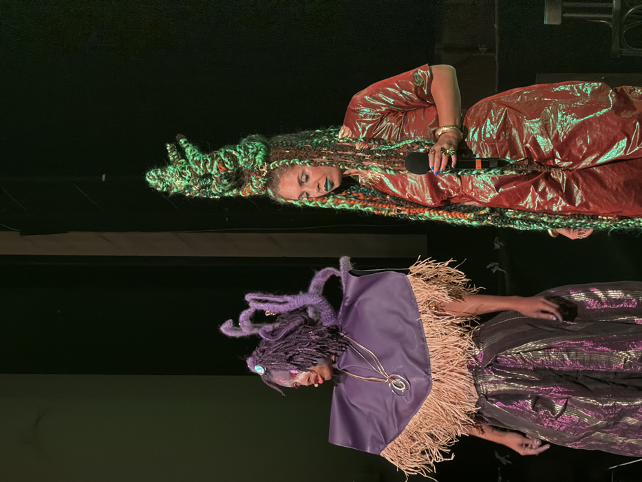 Colorful theatrical performance captivates small Paris audience Saturday evening