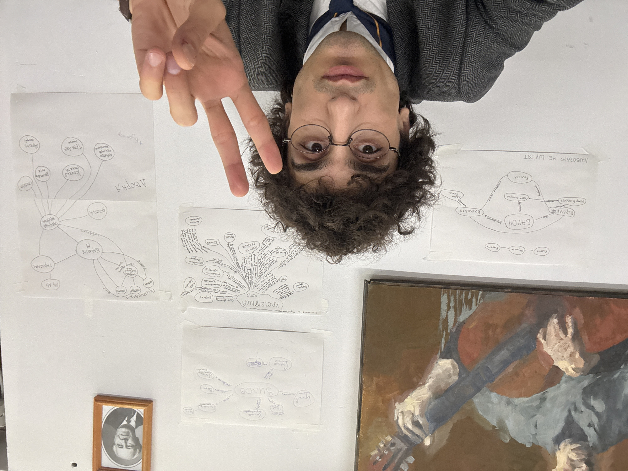 Curly-haired man spotted twice in Moscow locations